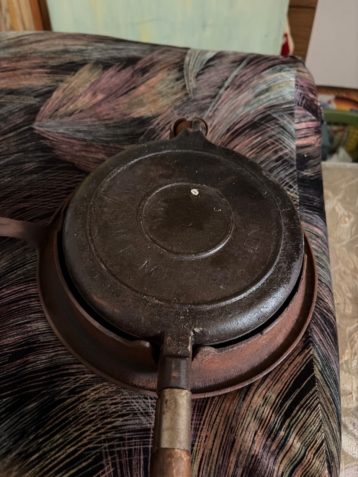 WAGNER WARE Sidney O No 8 Pat Feb 22 1910 Cast Iron Waffle Maker With Base WAGNER WARE Sidney O No 8 Pat Feb 22 1910 Cast Iron Waffle Maker With Base