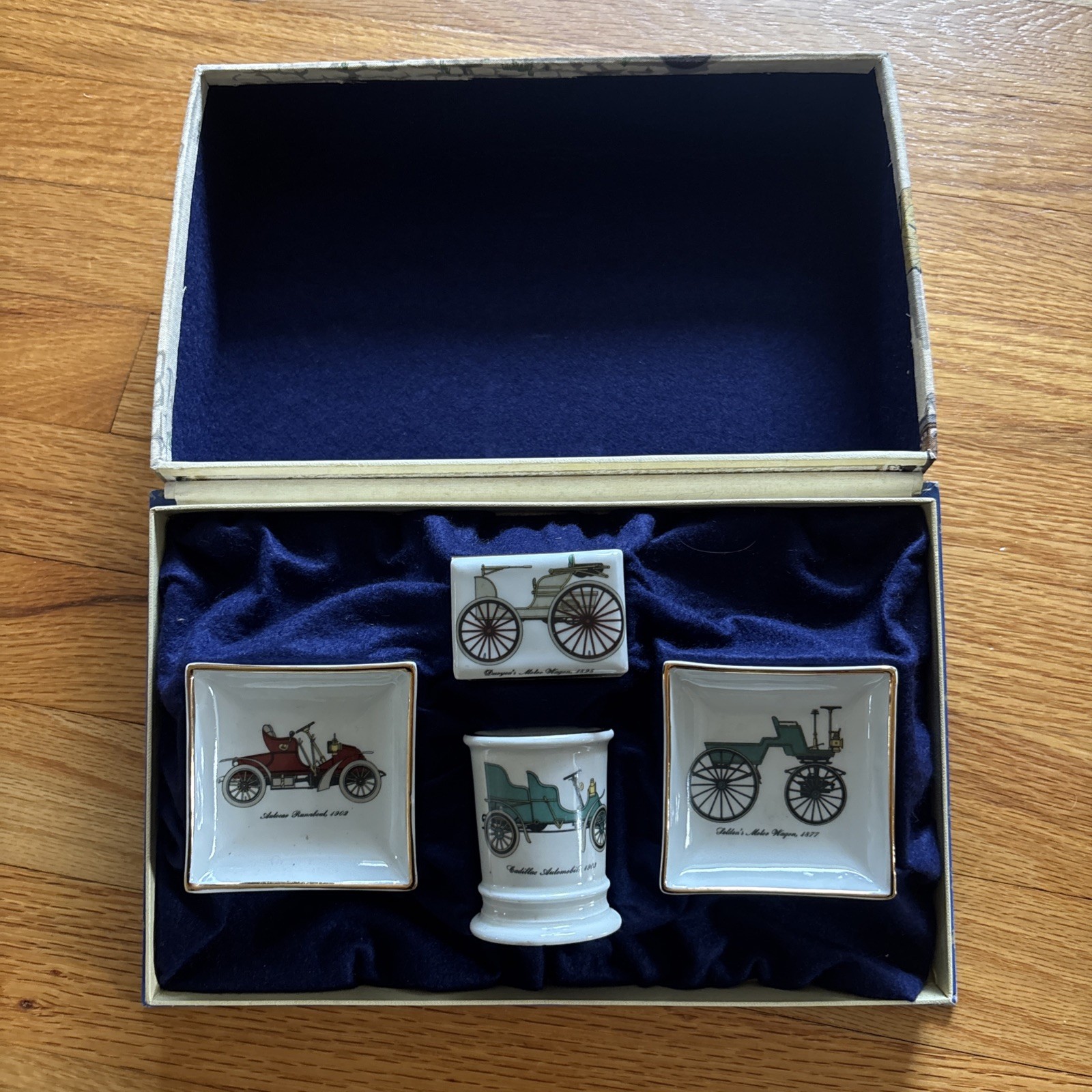 Vtg Set of 4 pieces antique car motive gold plated Porcelaine De Paris France Vtg Set of 4 pieces antique car motive gold plated Porcelaine De Paris France