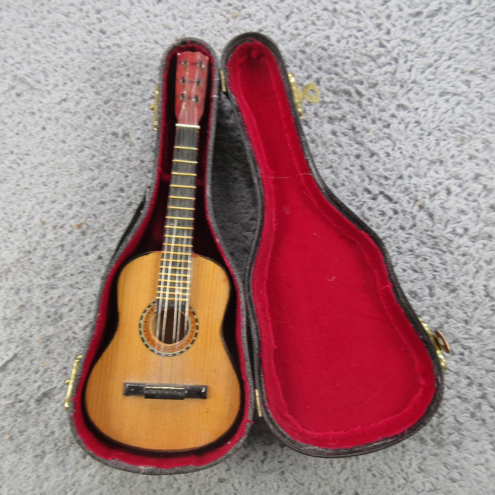 Vintage Washburn Guitar With Case Promotional Miniature Scale