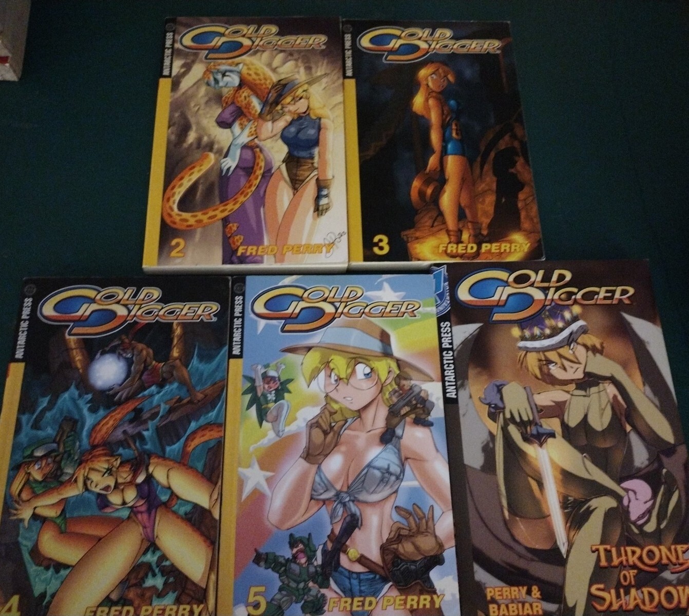 Gold Digger Pocket Manga lot of 5 In English By Fred Perry