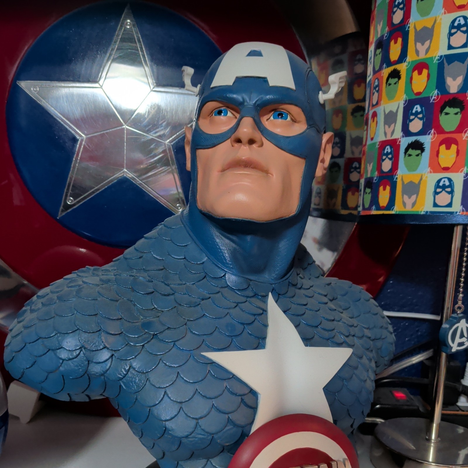 Captain America Legendary Bust Sideshow 297 out of 400 Captain America Legendary Bust Sideshow 297 out of 400