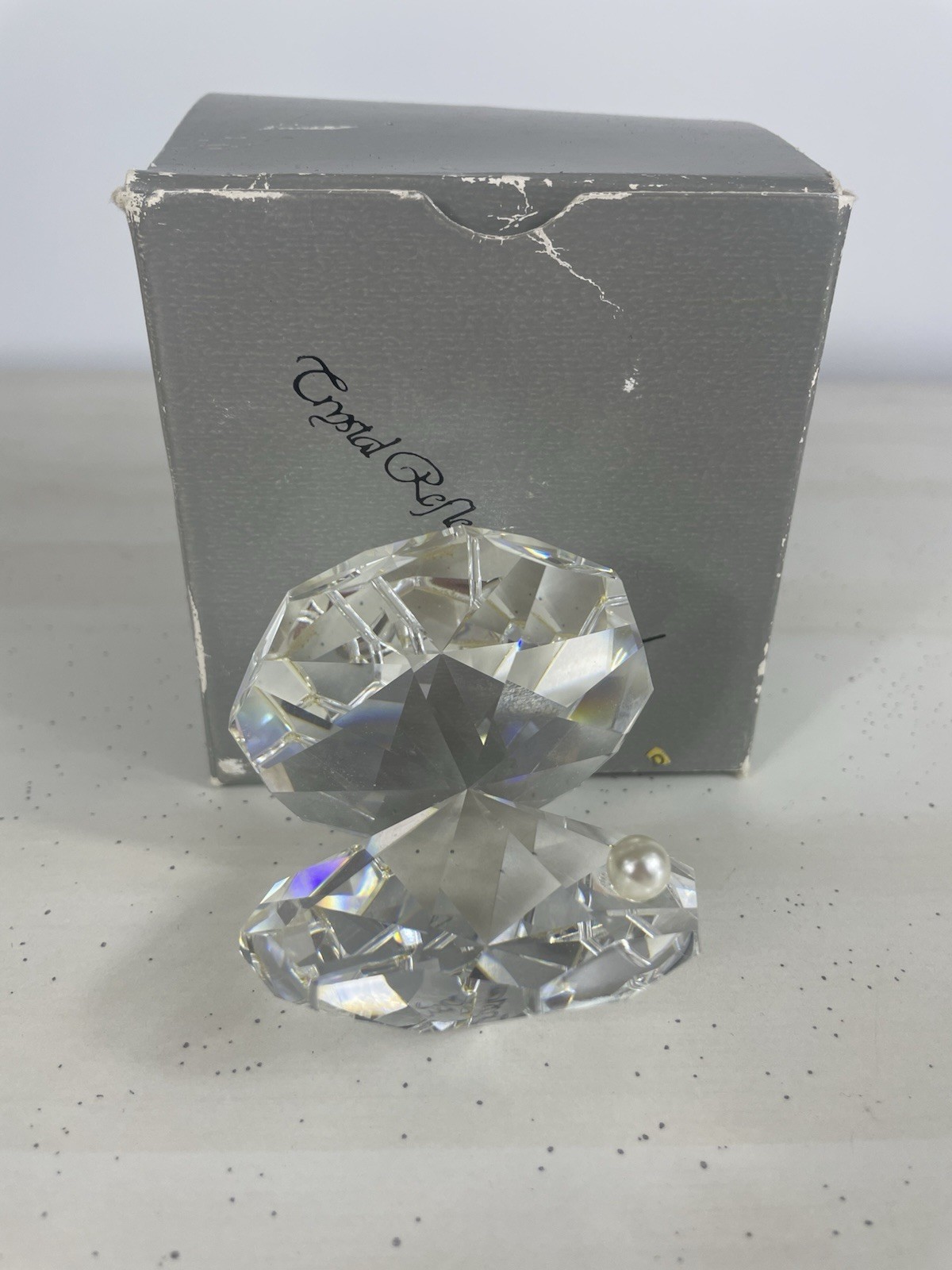 Clear Crystal Glass Oyster with Pearl by Crystal Reflections With Original Box Clear Crystal Glass Oyster with Pearl by Crystal Reflections With Original Box