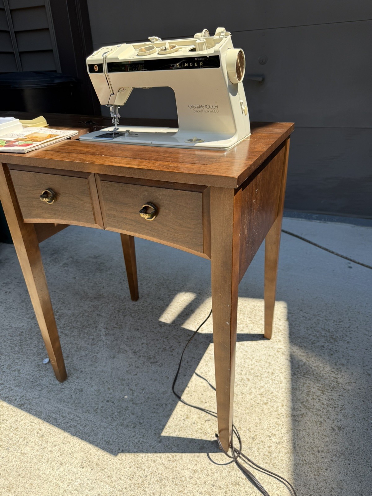 Singer Creative Touch with Manual Accessories and Table 