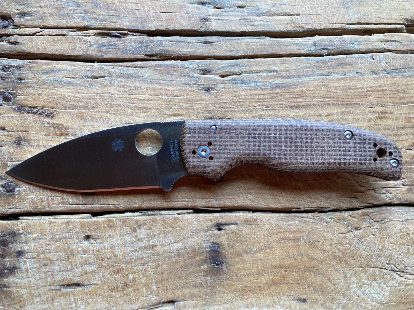 Spyderco Shaman S90V Satin Burlap Micarta C229BMBNP