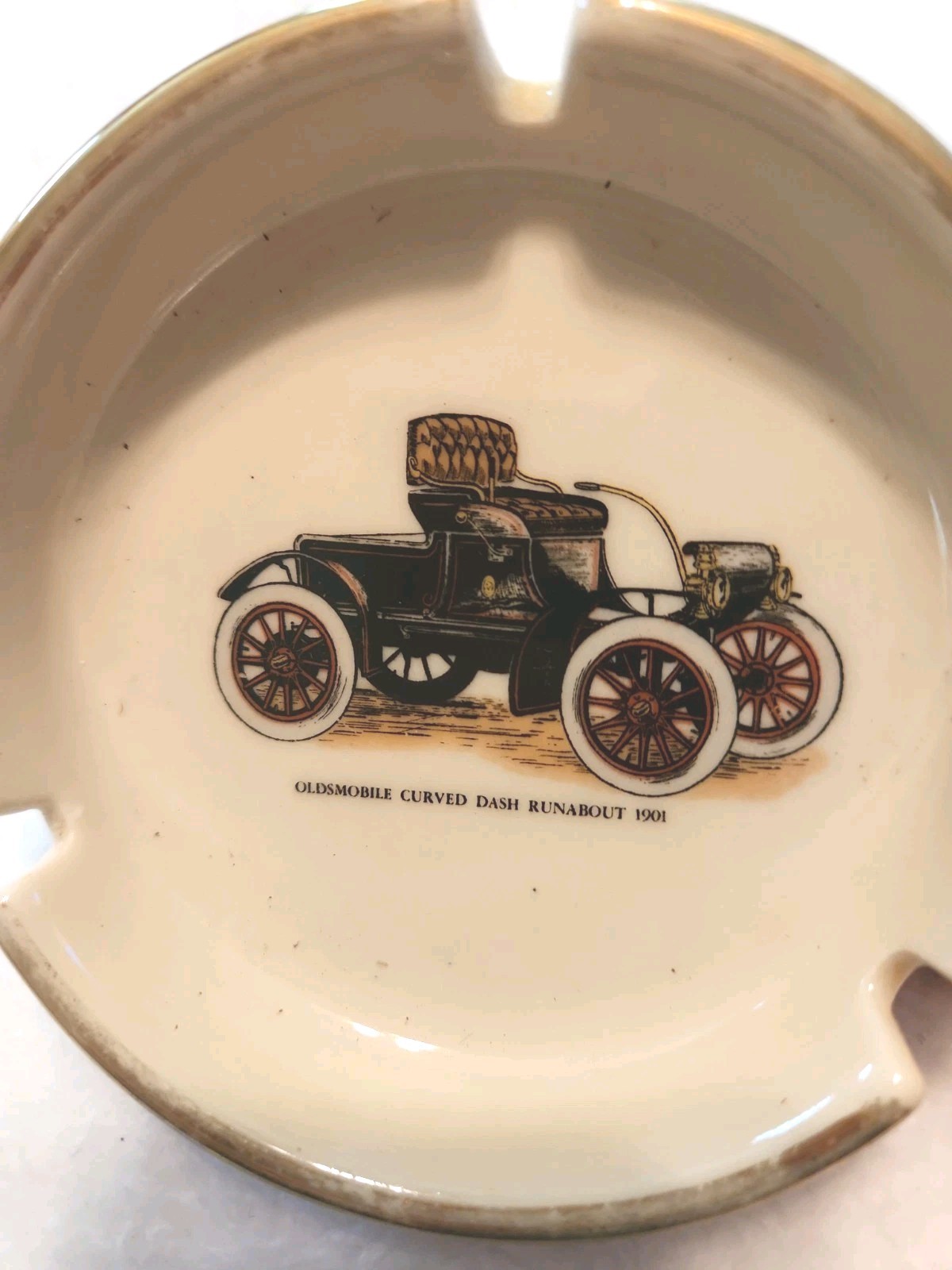 Advertising Ashtray Collectible Oldsmobile 1901 Curved Dash Runabout Gold Edging Advertising Ashtray Collectible Oldsmobile 1901 Curved Dash Runabout Gold Edging