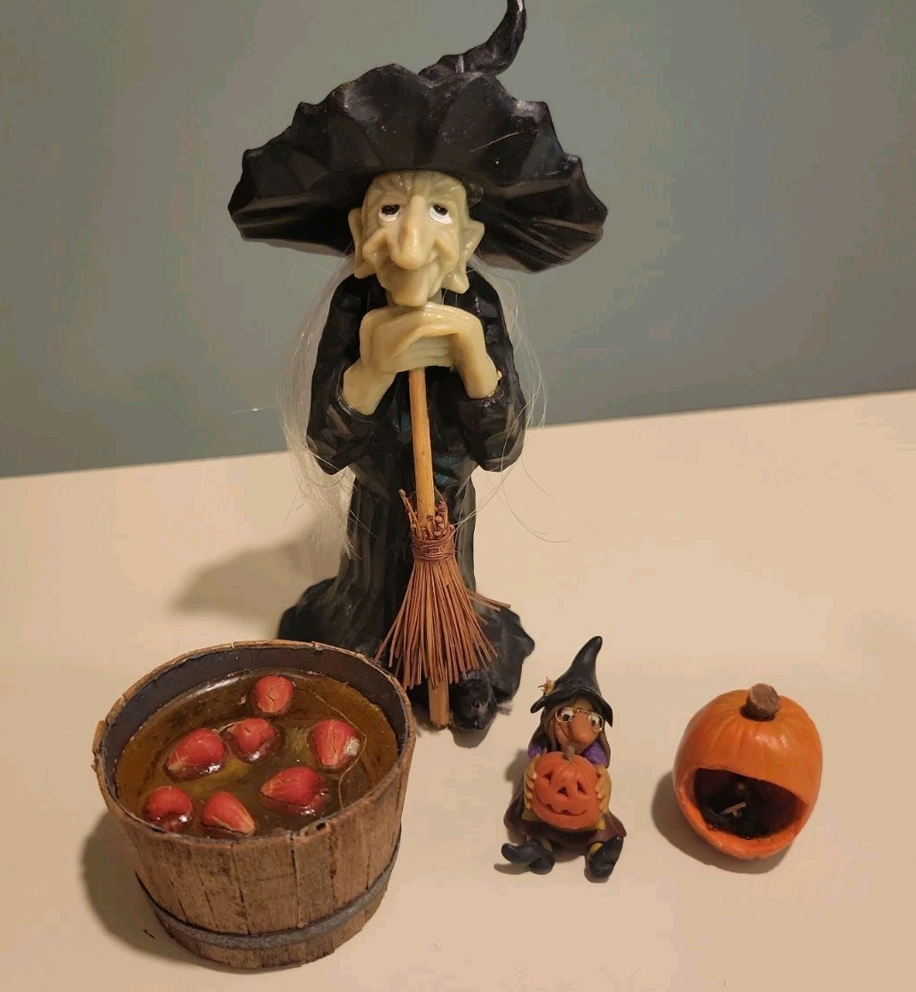 Lot of WITCH 5\