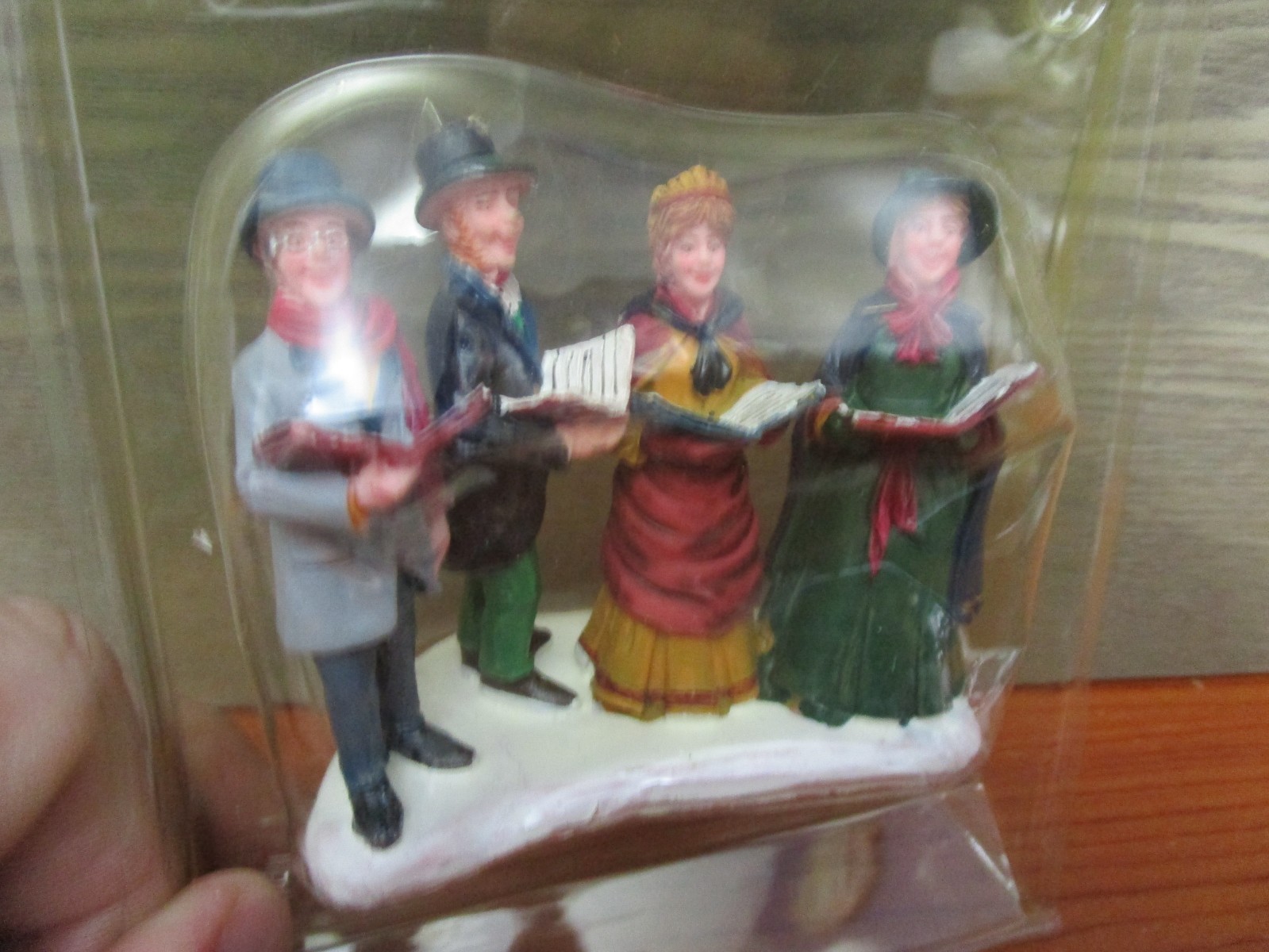 Lemax Carole Towne Courtyard Carolers 2006 Figurine 62251 - NEW Lemax Carole Towne Courtyard Carolers 2006 Figurine 62251 - NEW