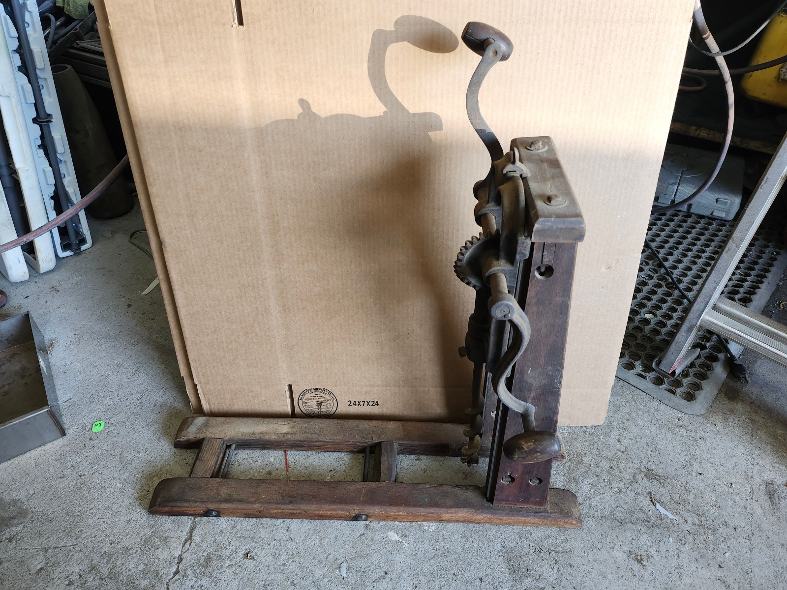 Antique Timber Frame Barn Beam Boring Machine Hand Crank Cast Iron Wood Working Antique Timber Frame Barn Beam Boring Machine Hand Crank Cast Iron Wood Working