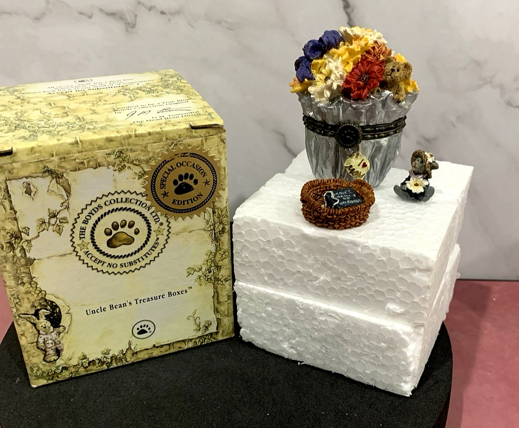 2001 Boyds Bears Treasure Box Floras Bloomin Bunch w Daisy McNibble in Box 82510