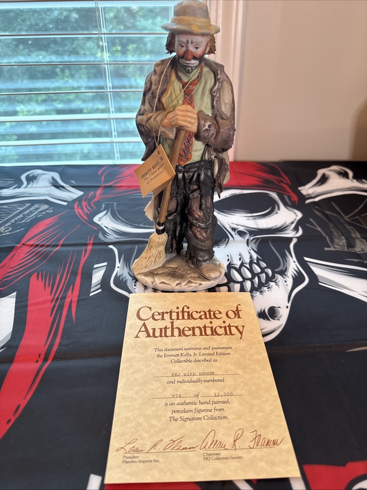 RARE Emmett Kelly Jr SWEEPING UP Clown Figurine Hand Painted W/ COA 974/12000 RARE Emmett Kelly Jr SWEEPING UP Clown Figurine Hand Painted W/ COA 974/12000