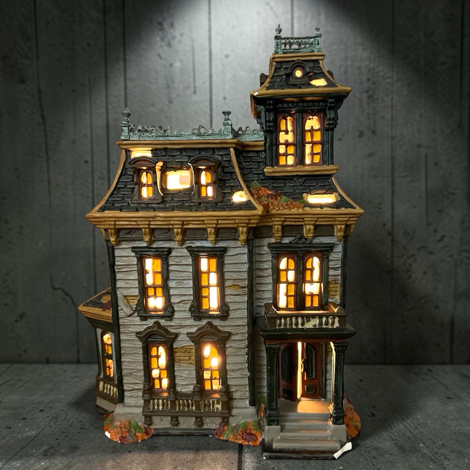 Dept. 56 Halloween Mordecai Mansion NO Light/Sound Unit Building ONLY (READ) Dept. 56 Halloween Mordecai Mansion NO Light/Sound Unit Building ONLY (READ)