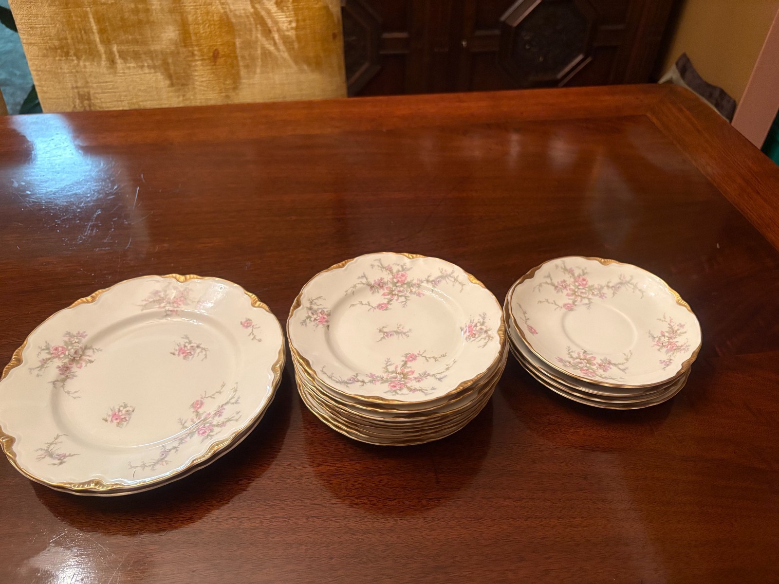 Vintage Warwick Avon Rose Porcelain Plates with Scalloped Gold Gilt Edges 15pcs. Vintage Warwick Avon Rose Porcelain Plates with Scalloped Gold Gilt Edges 15pcs.