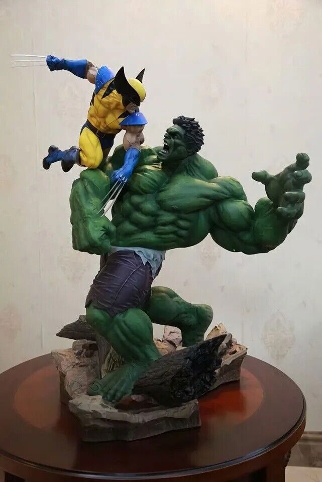 New 13 Inch Hulk VS Wolverine PVC Statue Figure Model