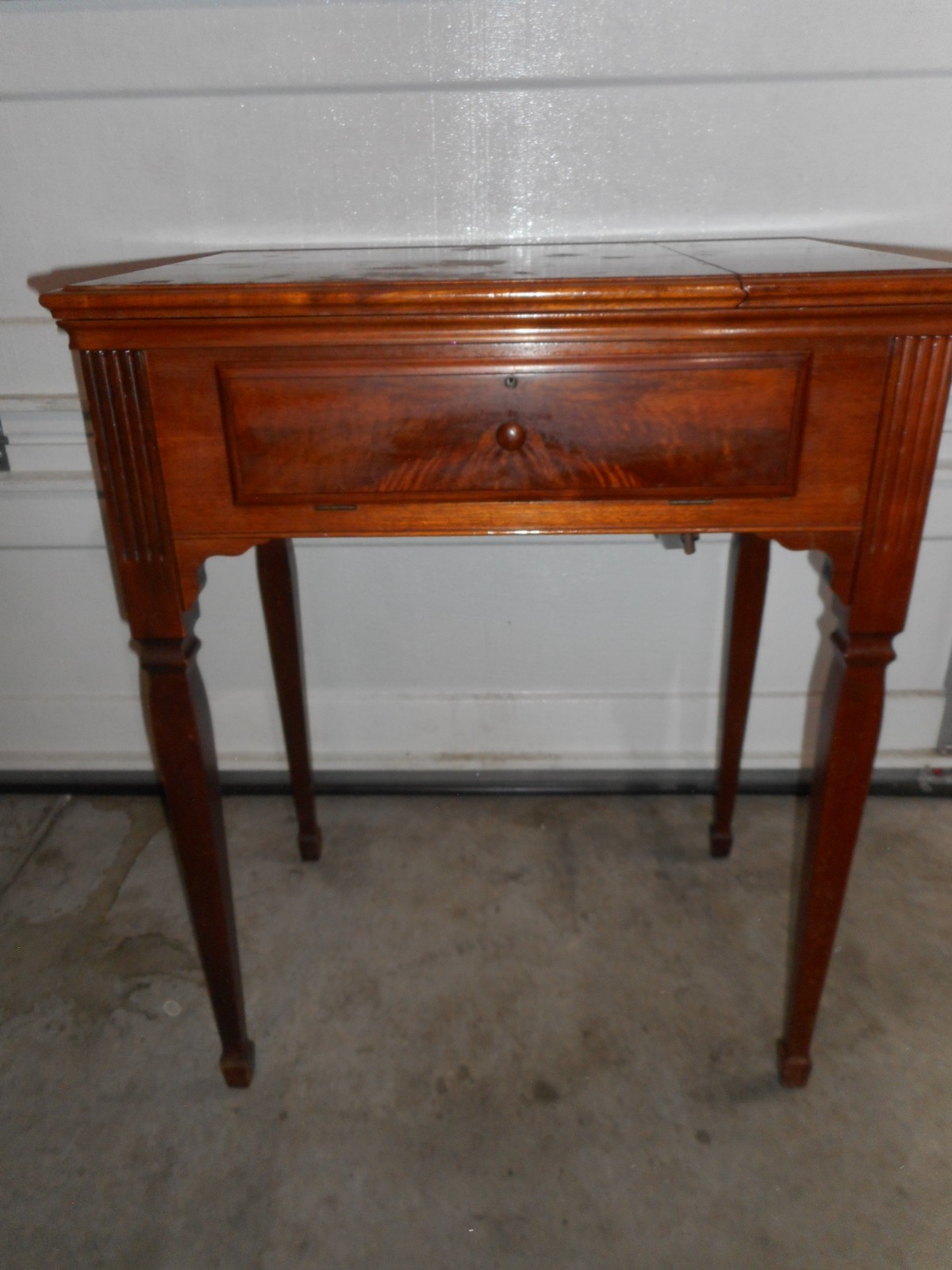 Vintage Singer Sewing Machine Cabinet No. 40