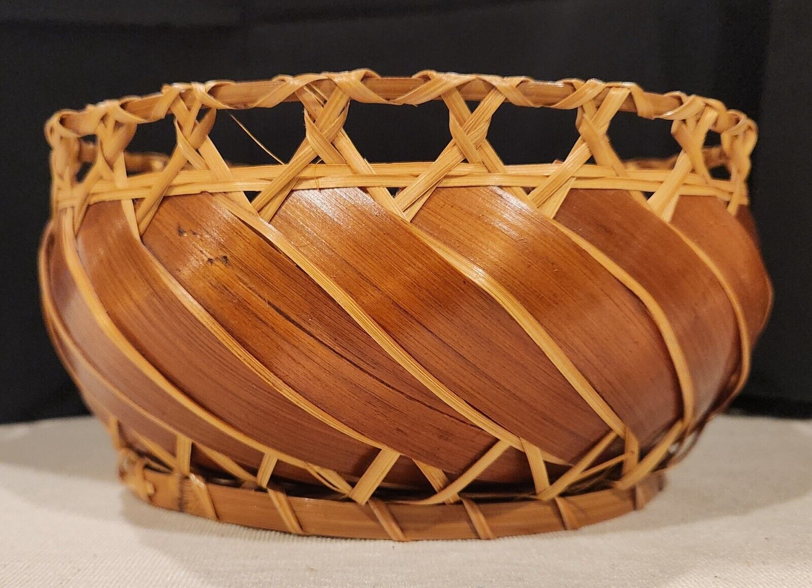 Round Woven Basket -Primitive 8\