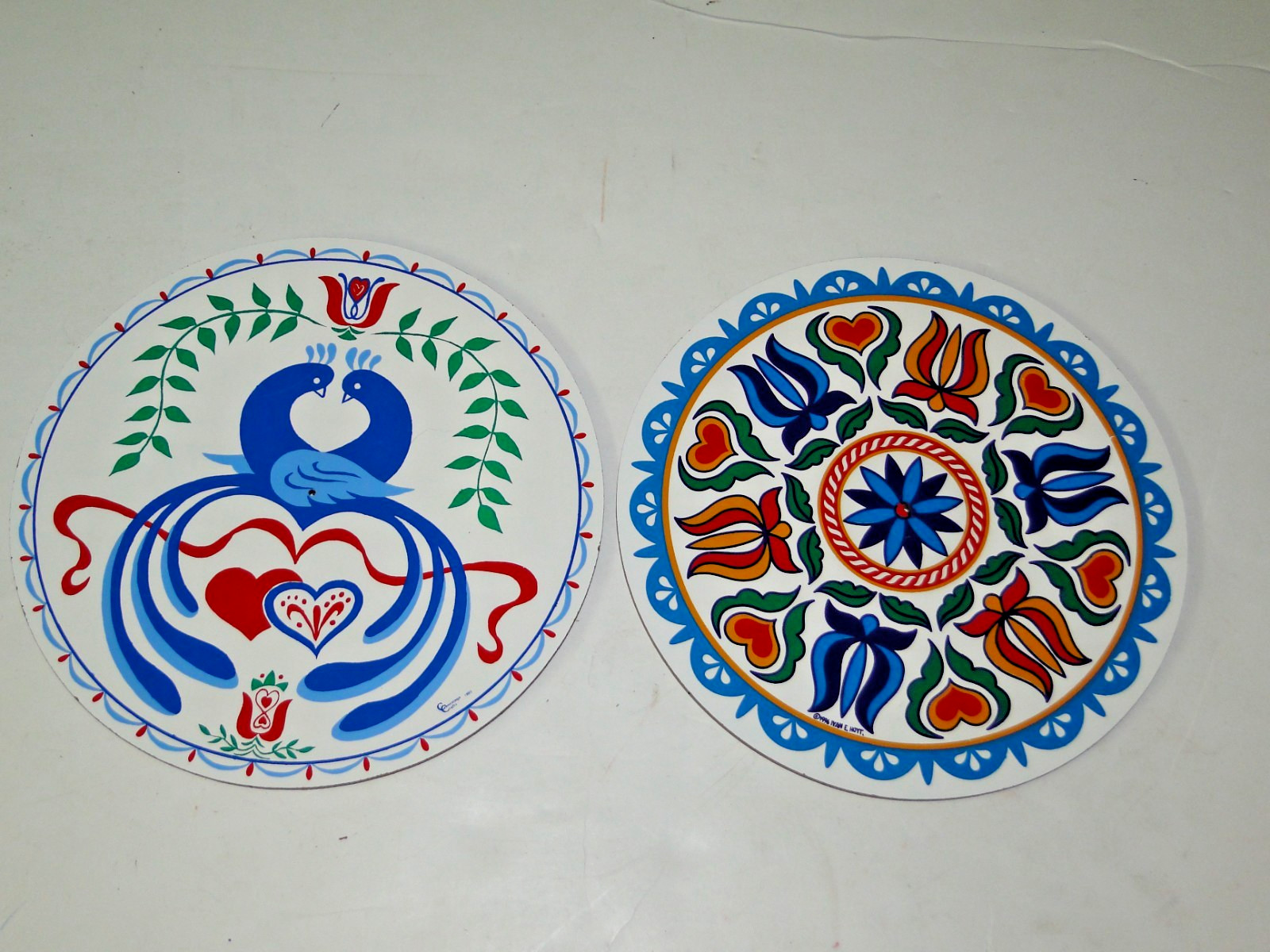 2 VINTAGE PENNSYLVANIA DUTCH HEX SIGNS CONESTOGA CRAFTS AND IVAN HOYT 1983 1996 2 VINTAGE PENNSYLVANIA DUTCH HEX SIGNS CONESTOGA CRAFTS AND IVAN HOYT 1983 1996