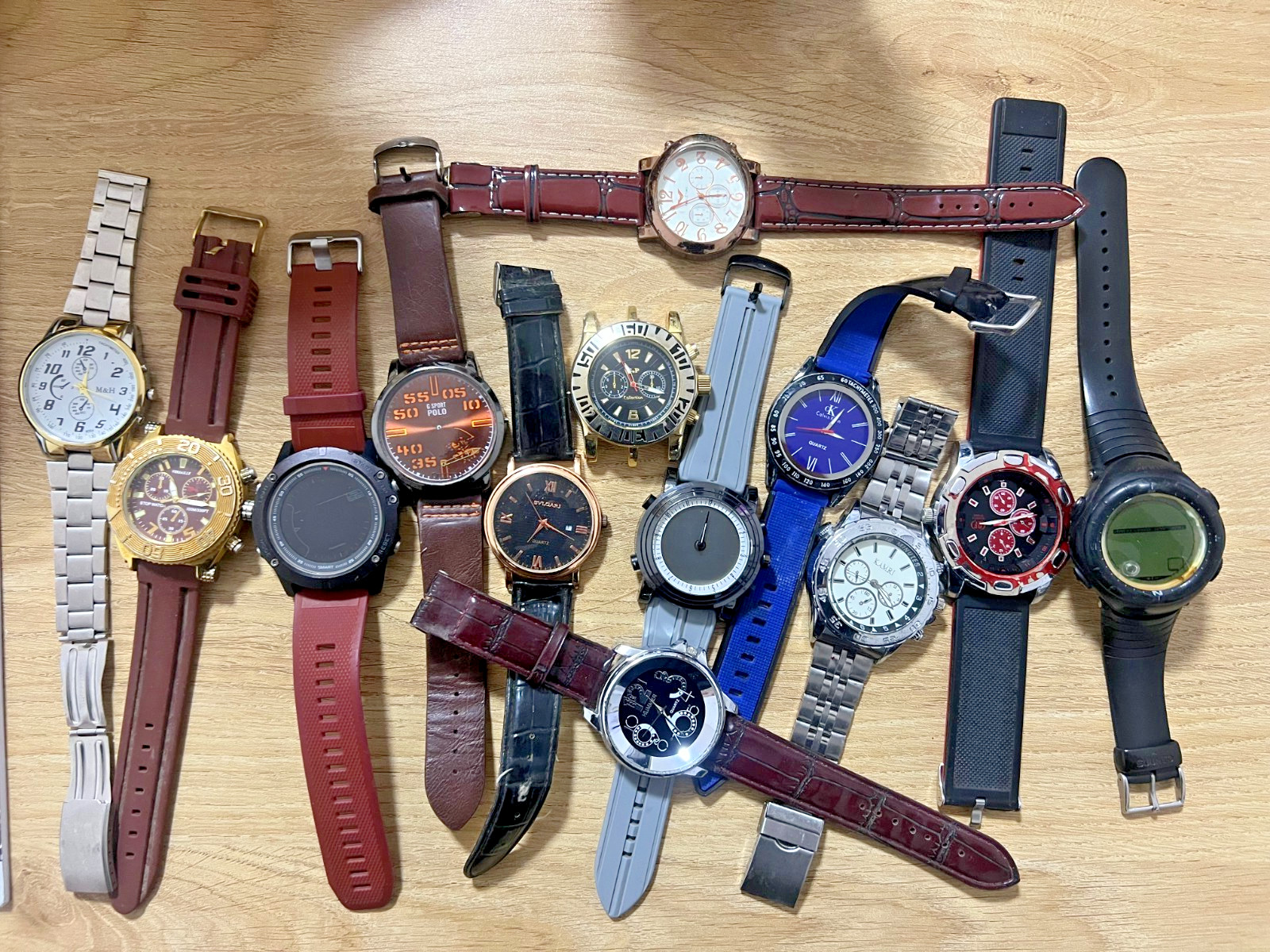A collection of clocks, some of which work and some of which do not.