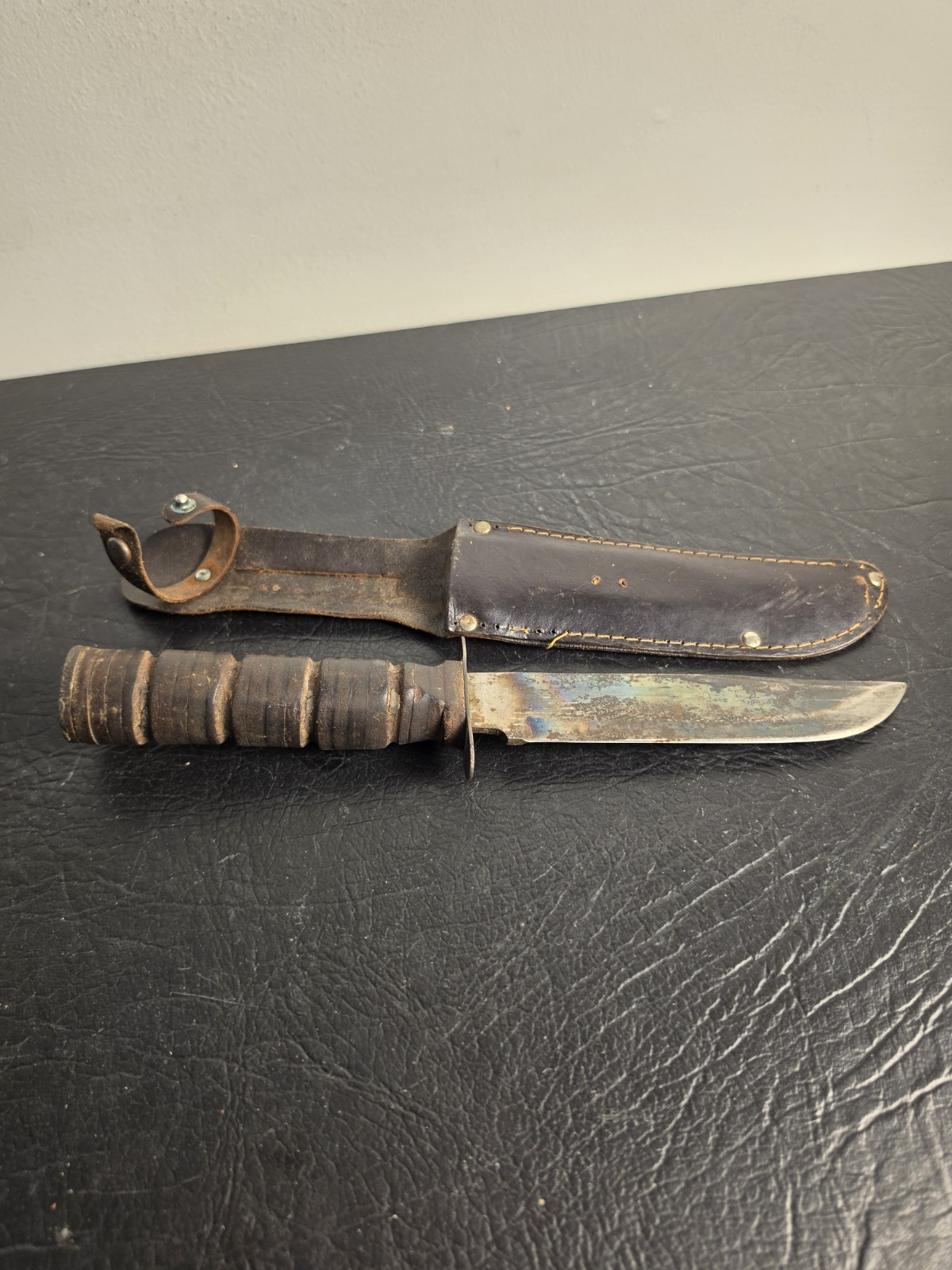 Replica ***c. WWII 2 MK2 US UTICA CUT CO. KA-BAR Fighting Knife w/Leather Sheath