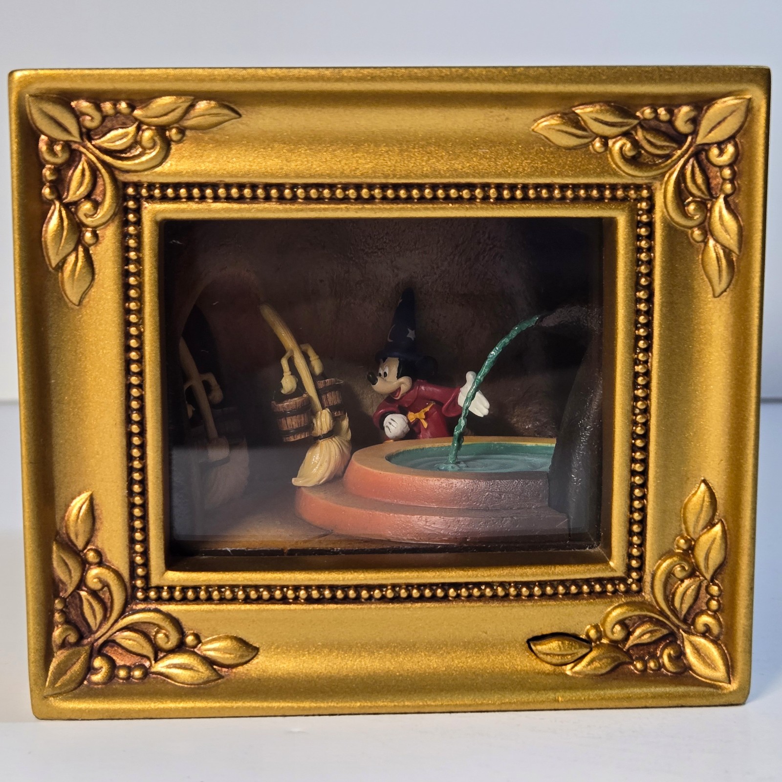 Olszewski Disney Gallery of Light Sorcerer Mickey Fantasia Fountain Box DP-GL009 Olszewski Disney Gallery of Light Sorcerer Mickey Fantasia Fountain Box DP-GL009