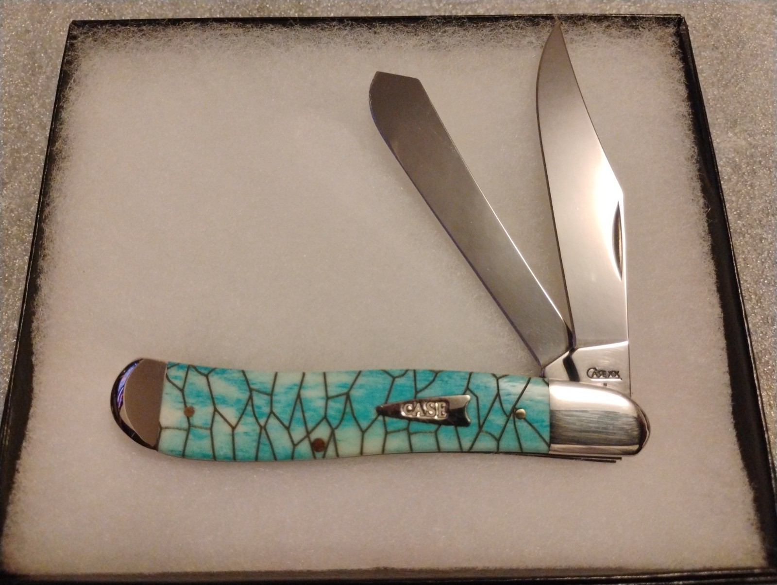 2009 CASE XX 6240 SS Caribbean Blue Dog Leg Trapper 2009 CASE XX 6240 SS Caribbean Blue Dog Leg Trapper