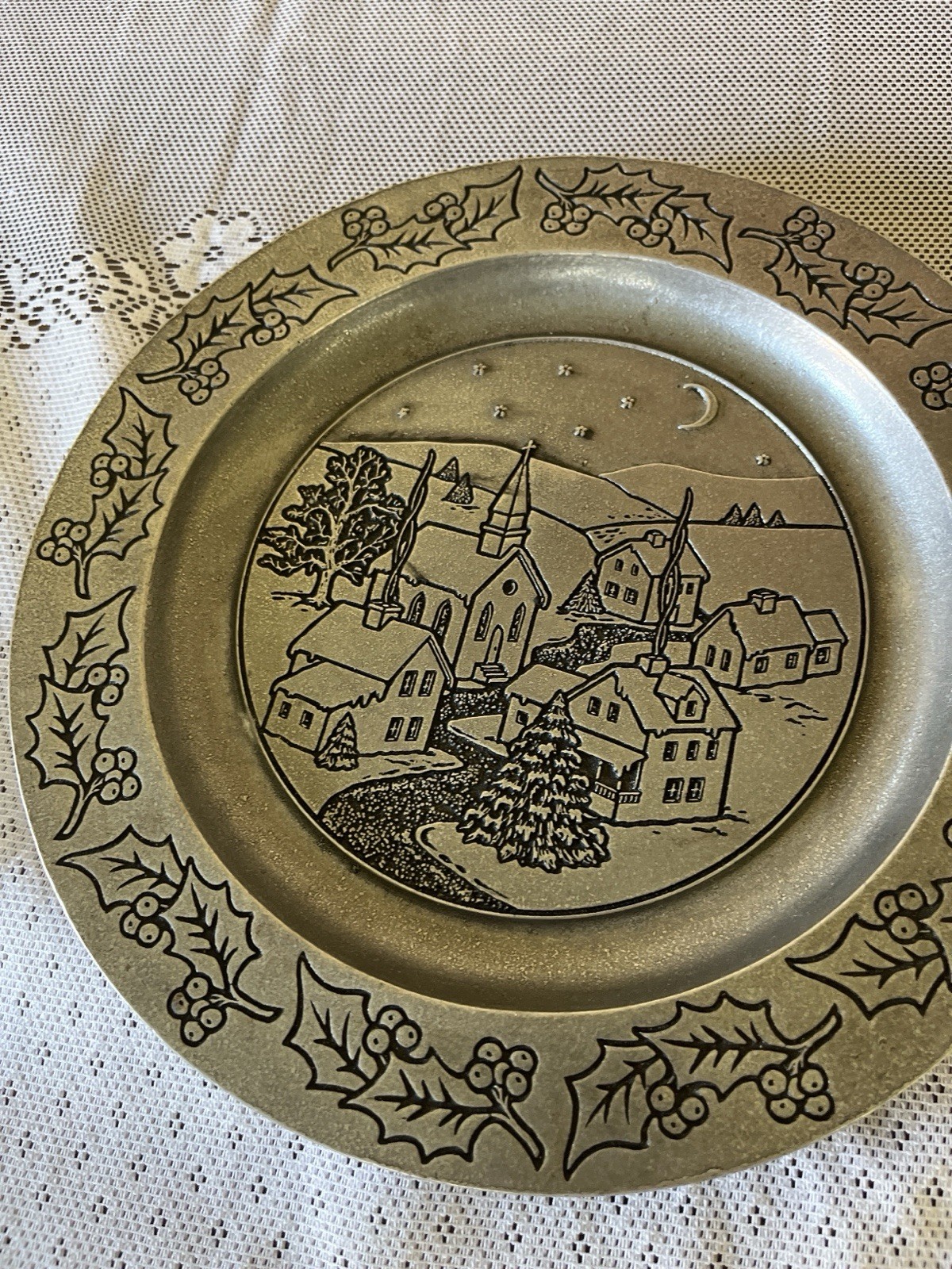 Vintage 1980 Wilton Armetale Christmas Plate Going To Church Snowflake Rim 11\