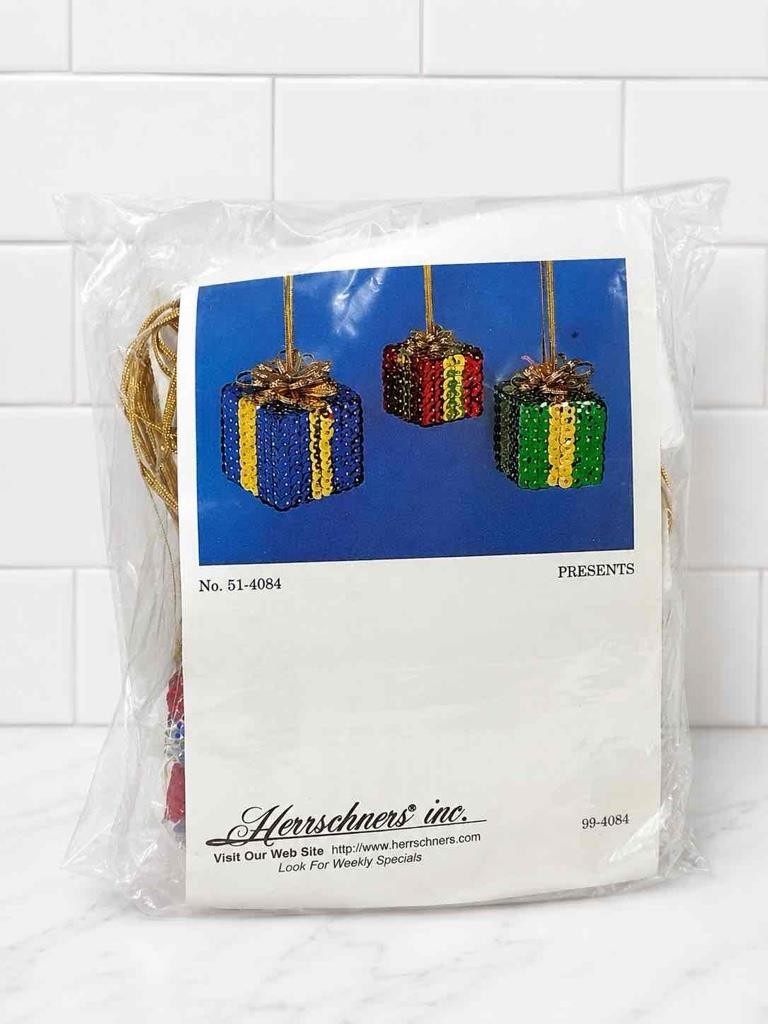 Herrschners Vintage Set of 3 Sequin Ornament Kit 51-4084