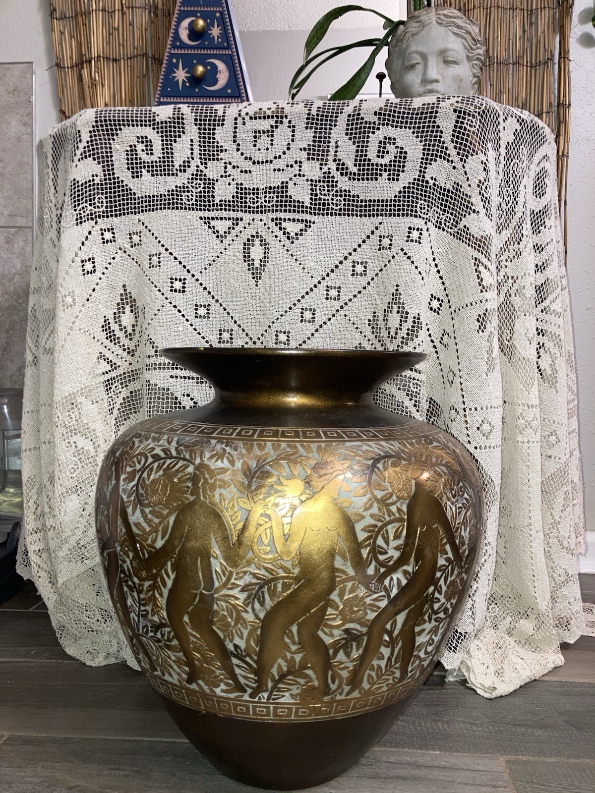 X-Large 1920’s Vintage Porcelain Gold Plated Greek Revival Art Deco Vase Urn X-Large 1920’s Vintage Porcelain Gold Plated Greek Revival Art Deco Vase Urn