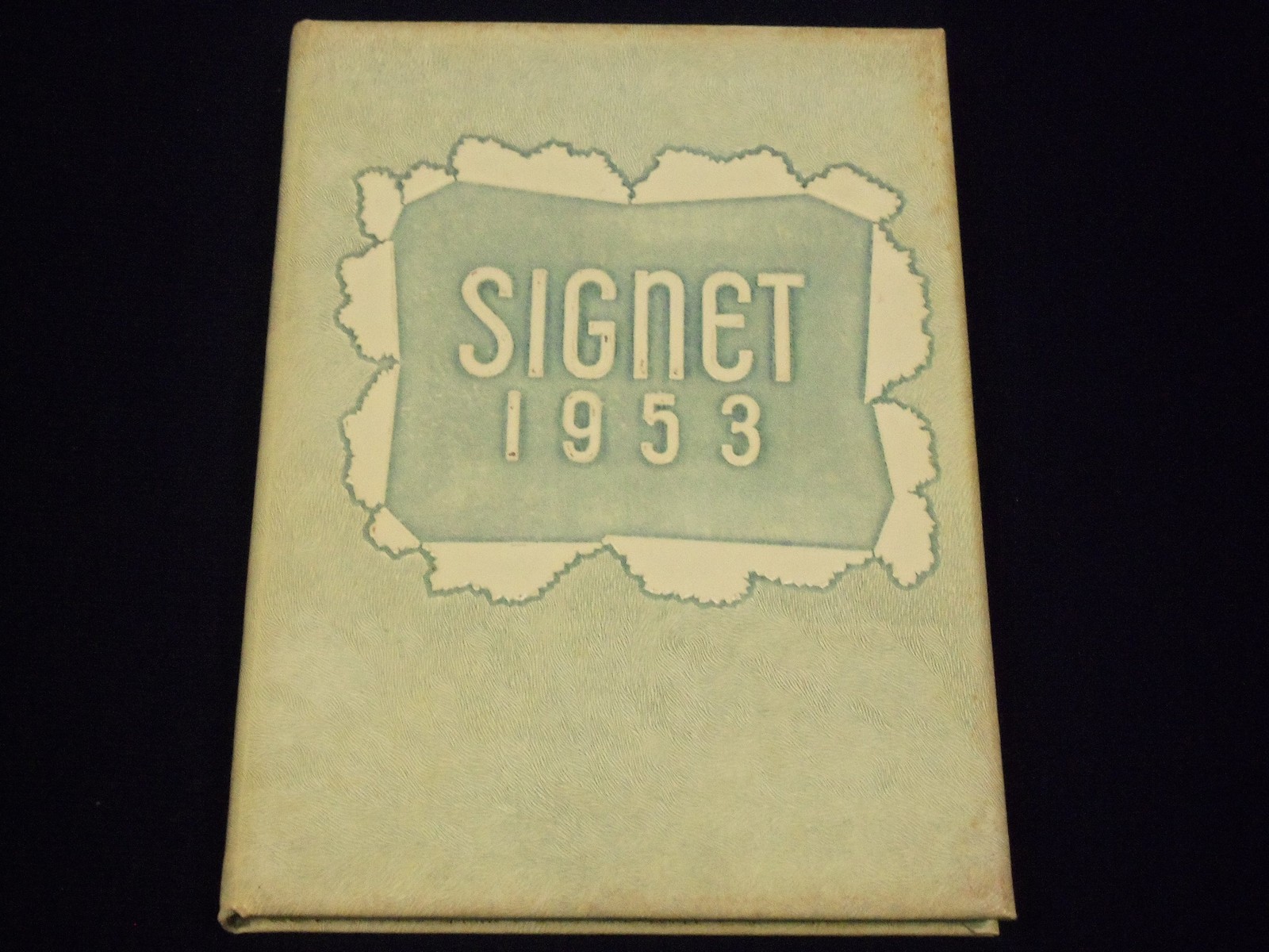 1953 THE SIGNET EFFINGHAM HIGH SCHOOL YEARBOOK - ILLINOIS - NICE PHOTOS - YB 557 1953 THE SIGNET EFFINGHAM HIGH SCHOOL YEARBOOK - ILLINOIS - NICE PHOTOS - YB 557