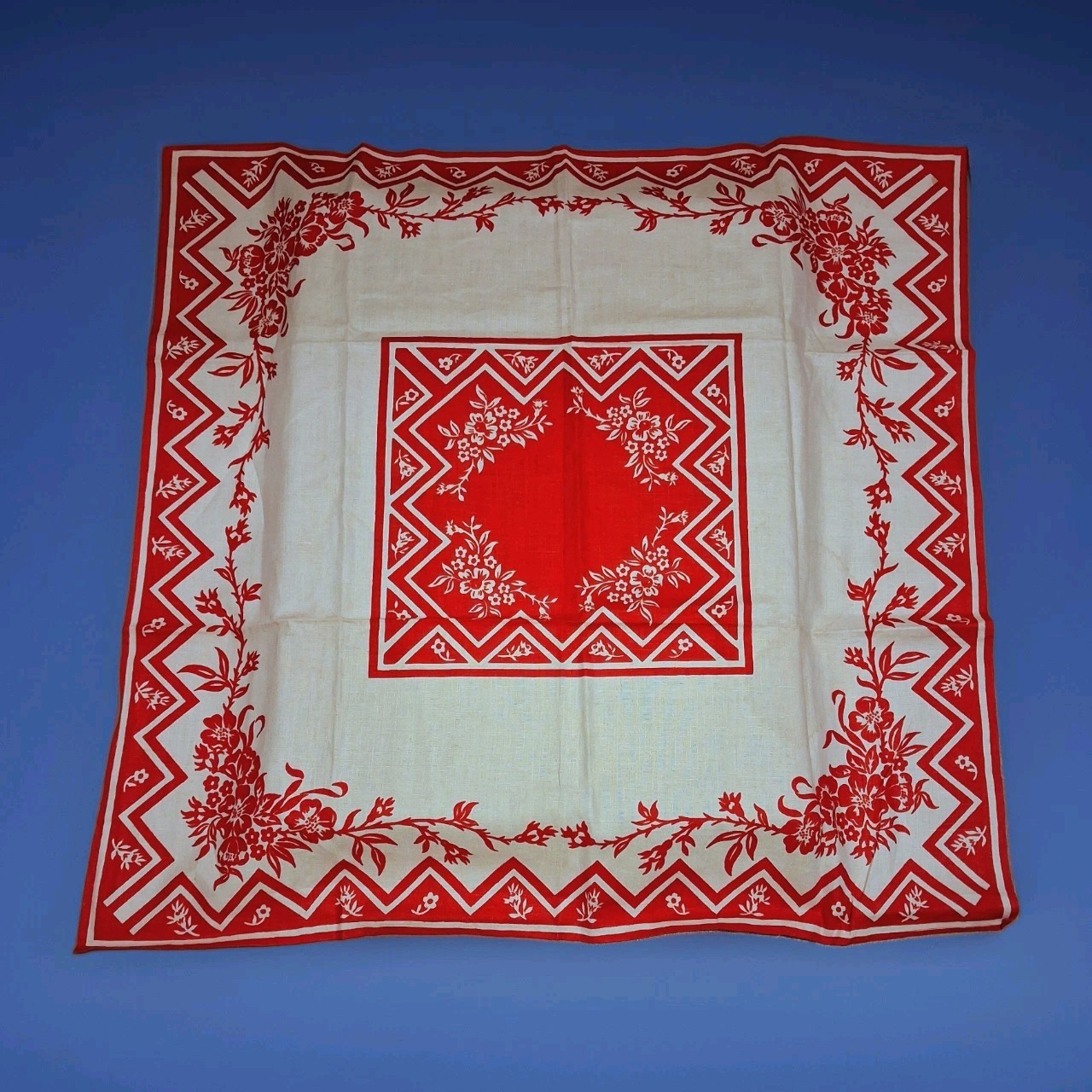 1940\'s-50\'s Lovely Vintage Red Floral Tablecloth 34\