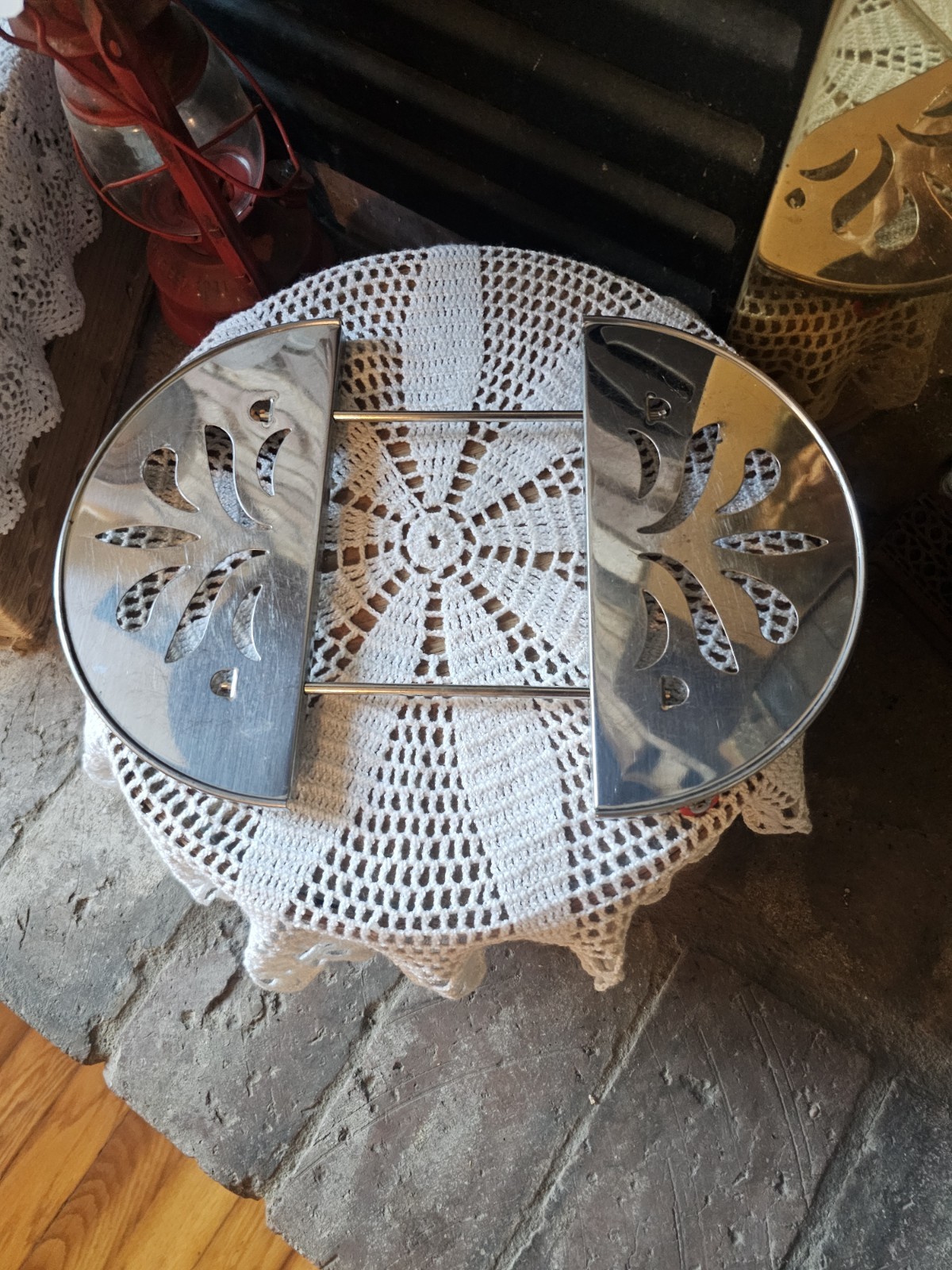 Expandable Silver Metal Trivet with Wheels 8” Expands To 12” VINTAGE Expandable Silver Metal Trivet with Wheels 8” Expands To 12” VINTAGE