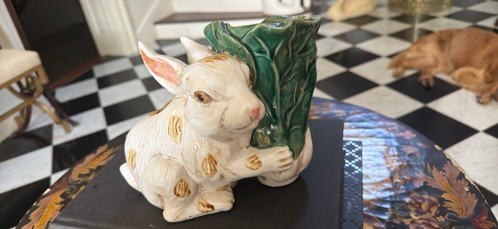 VINTAGE MAJOLICA STYLE BUNNY HARE CABBAGE LEAF VASE