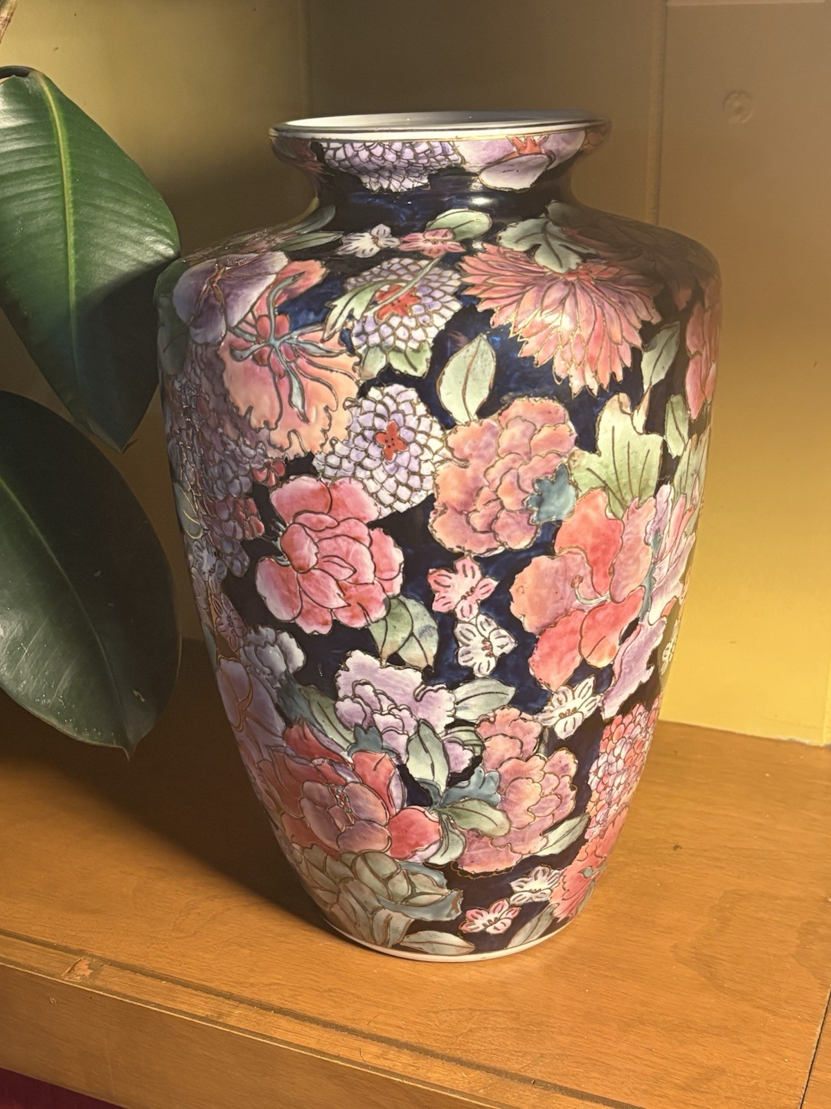 RARE H.F.P Macau Hand Painted Floral Porcelain Vase Vintage Chinoiserie Gorgeous