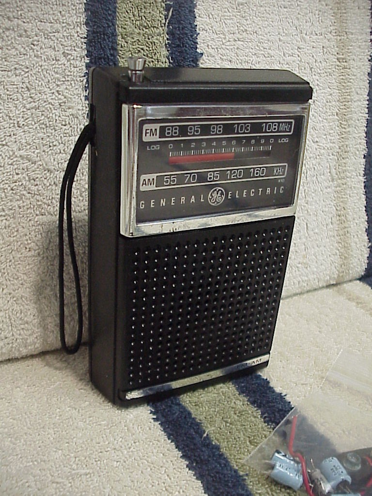GE 7-2500A FM/AM Radio Professionally Repaired Works Excellent Vintage 1979