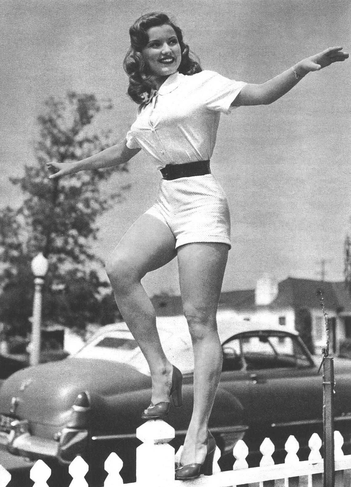 Actress DEBRA PAGET Sexy Pin Up Picture Poster Publicity Photo Print 8x10 Actress DEBRA PAGET Sexy Pin Up Picture Poster Publicity Photo Print 8x10