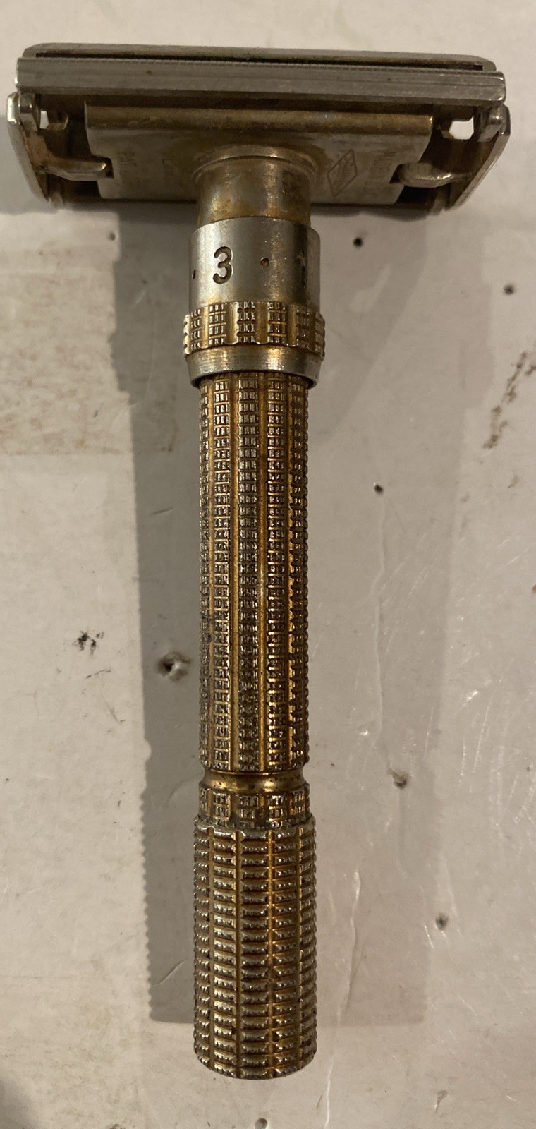 VINTAGE GILLETTE H3 SAFETY RAZOR GOLD TONE ADJUSTABLE OLD 1960\'S VINTAGE GILLETTE H3 SAFETY RAZOR GOLD TONE ADJUSTABLE OLD 1960\'S
