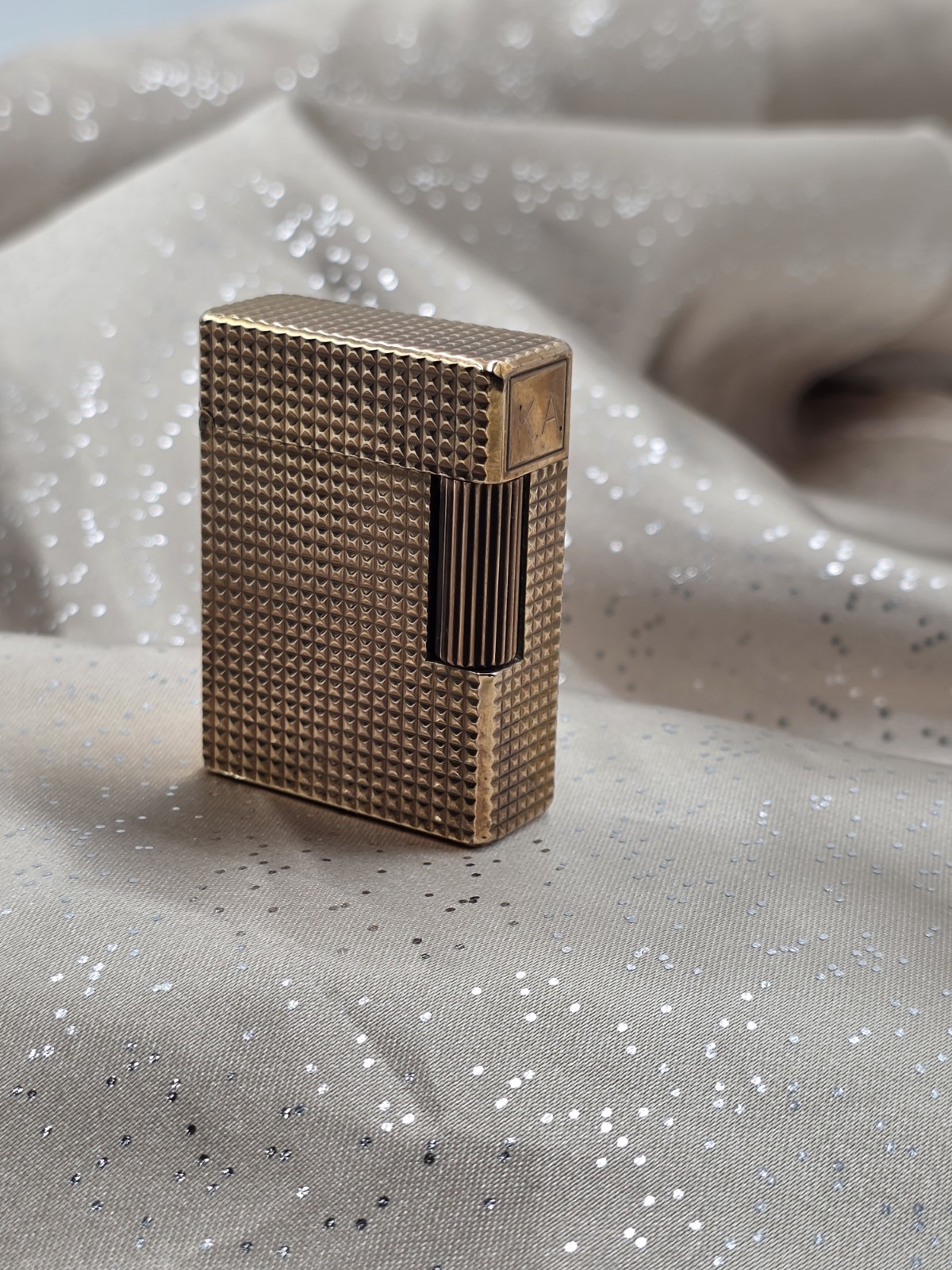 Vintage S.T. Dupont Ligne 1 Large 20µ Gold Plated Diamond Head Lighter France Vintage S.T. Dupont Ligne 1 Large 20µ Gold Plated Diamond Head Lighter France