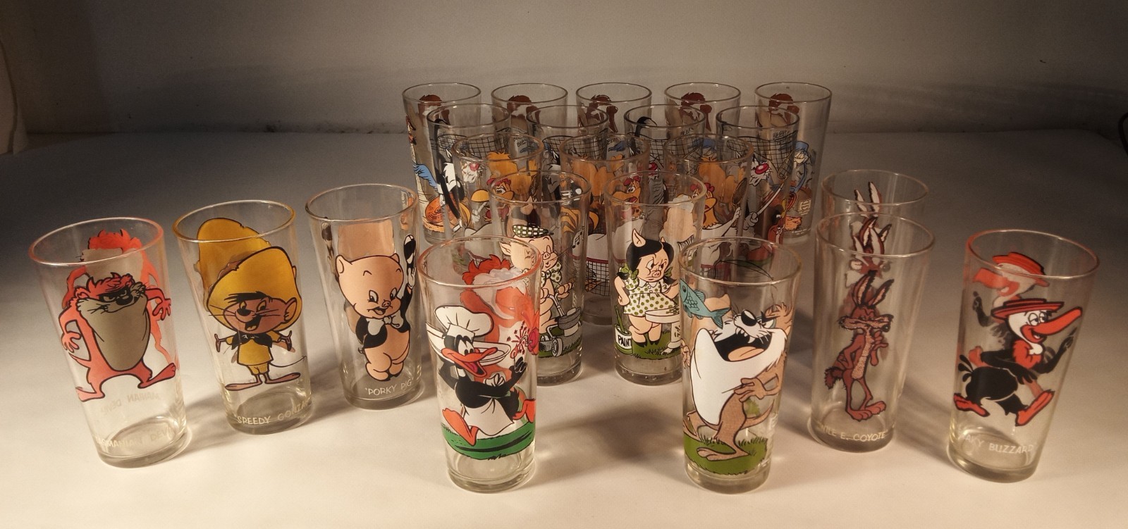 Lot of 22 Vintage Pepsi Looney Tunes Collector Series Glasses 1973/1976 Lot of 22 Vintage Pepsi Looney Tunes Collector Series Glasses 1973/1976