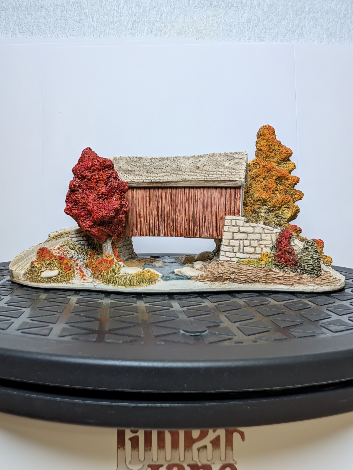 Lilliput Lane, Covered Memories, American Landmarks Collection Signed By Ray Day Lilliput Lane, Covered Memories, American Landmarks Collection Signed By Ray Day
