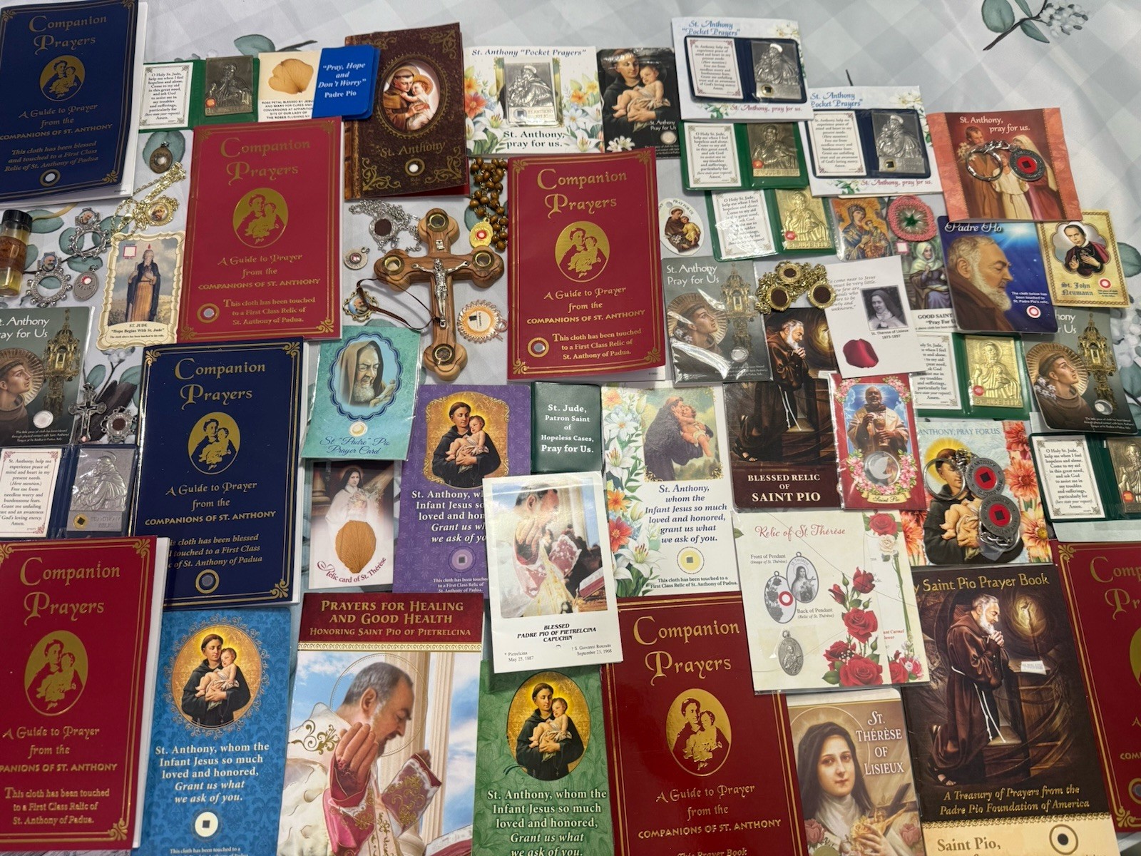 *LOT OF OVER 70 CATHOLIC RELIGIOUS HOLY RELICS FROM NUNS CONVENT WOW
