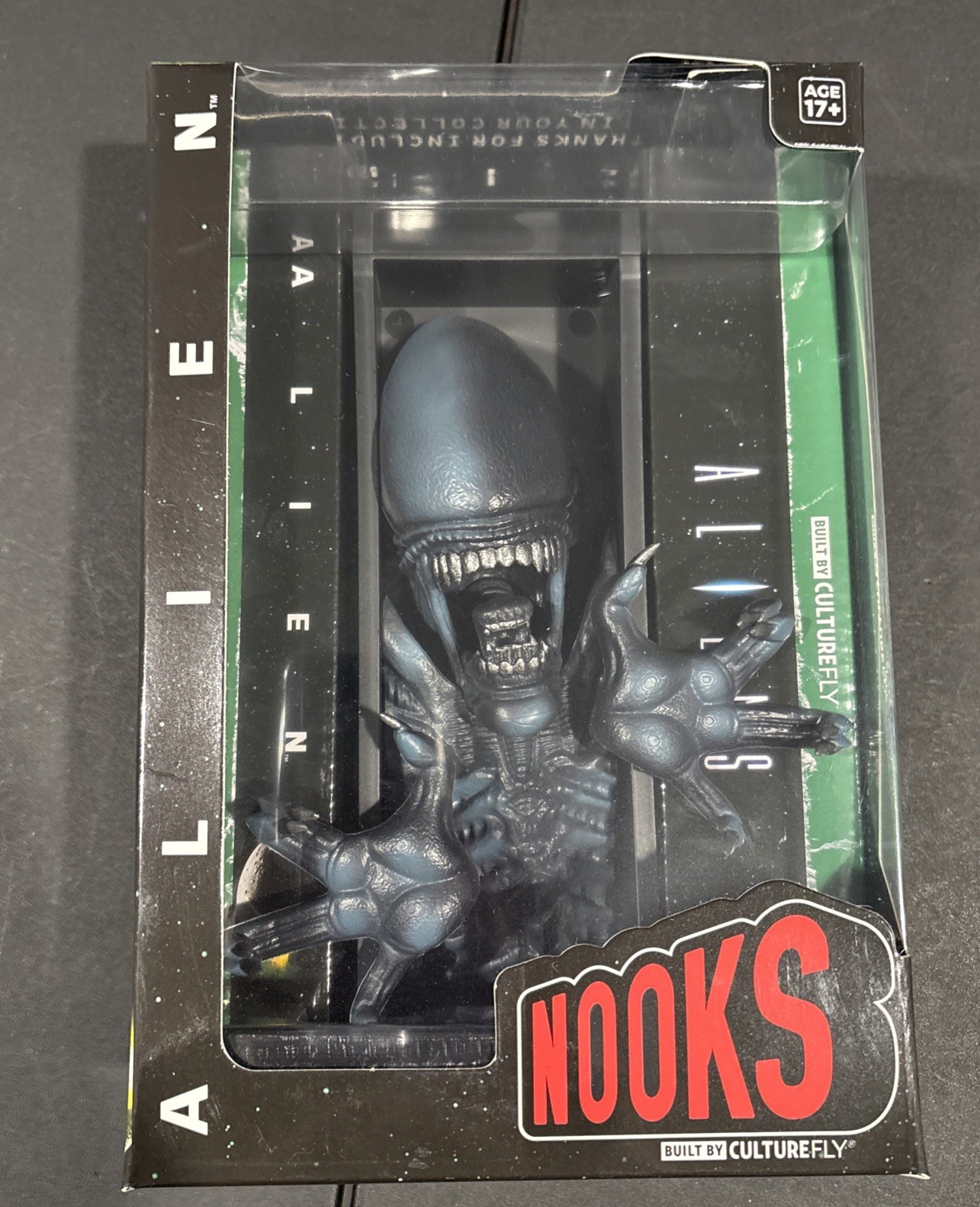 New CULTUREFLY CULTURE FLY BOOKS ALIEN ALIENS VINYL BOOK NOOK XENOMORPH FIGURE