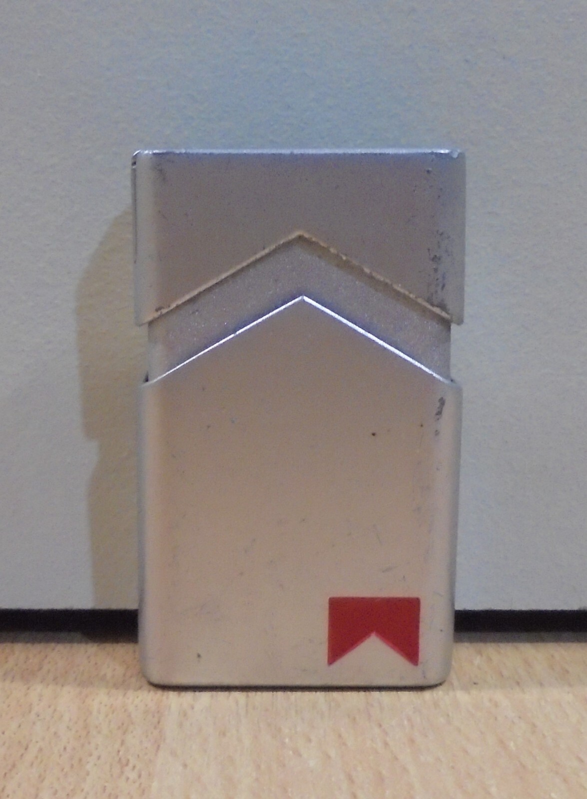 MARLBORO CIGARETTES ADVERTISIGN METAL LIGHTER