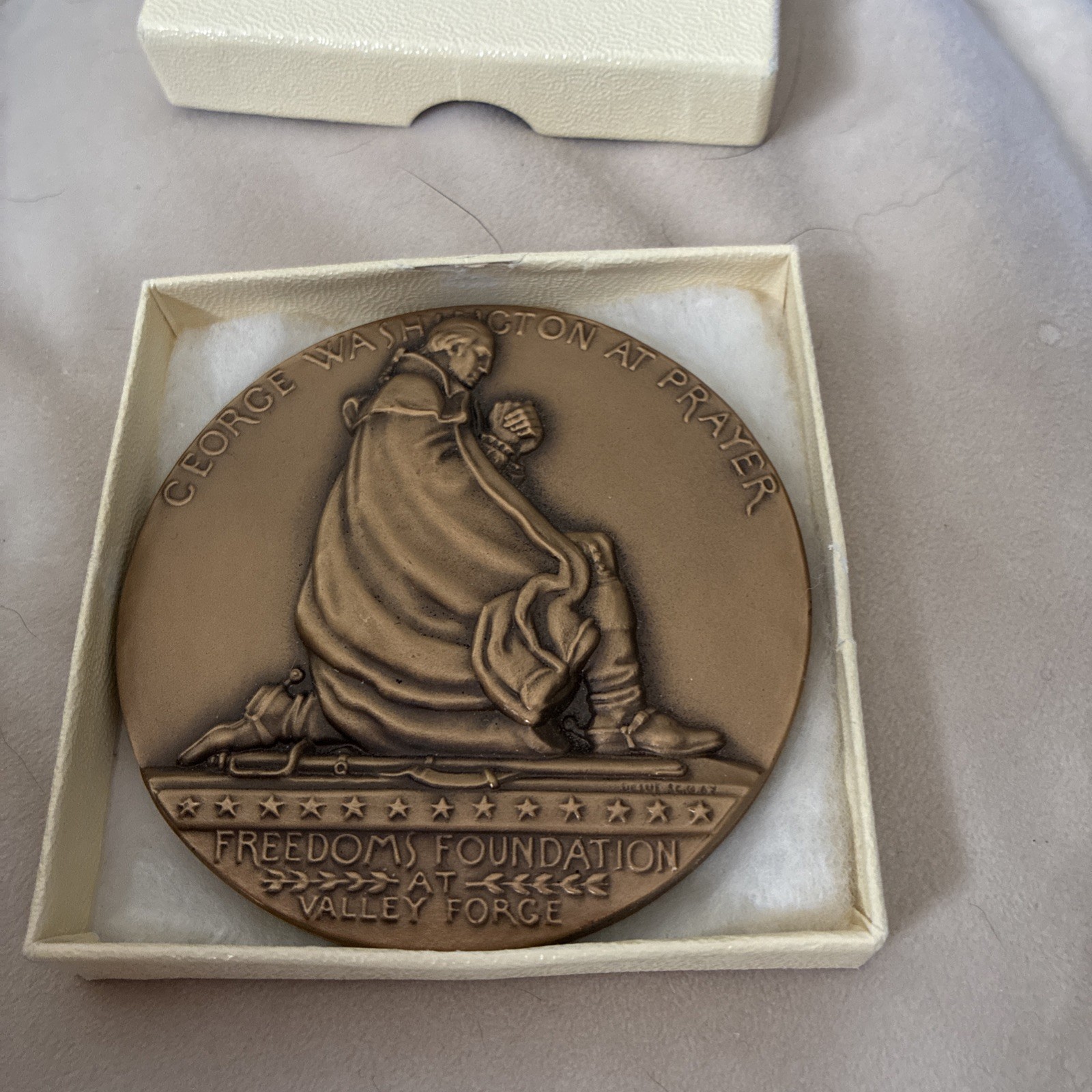 Vintage George Washington at Prayer Con Paperweight Vintage George Washington at Prayer Con Paperweight