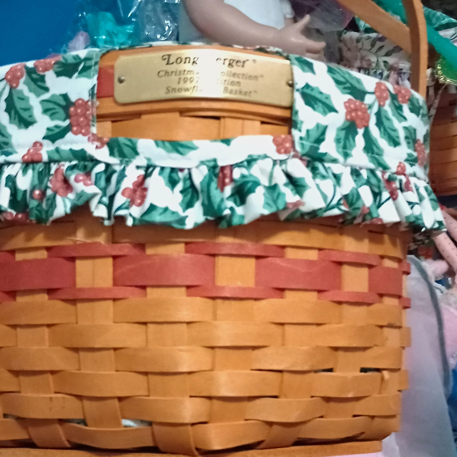 Lot of  7 Longaberger baskets, some with liners and inserts. 4 accessories 