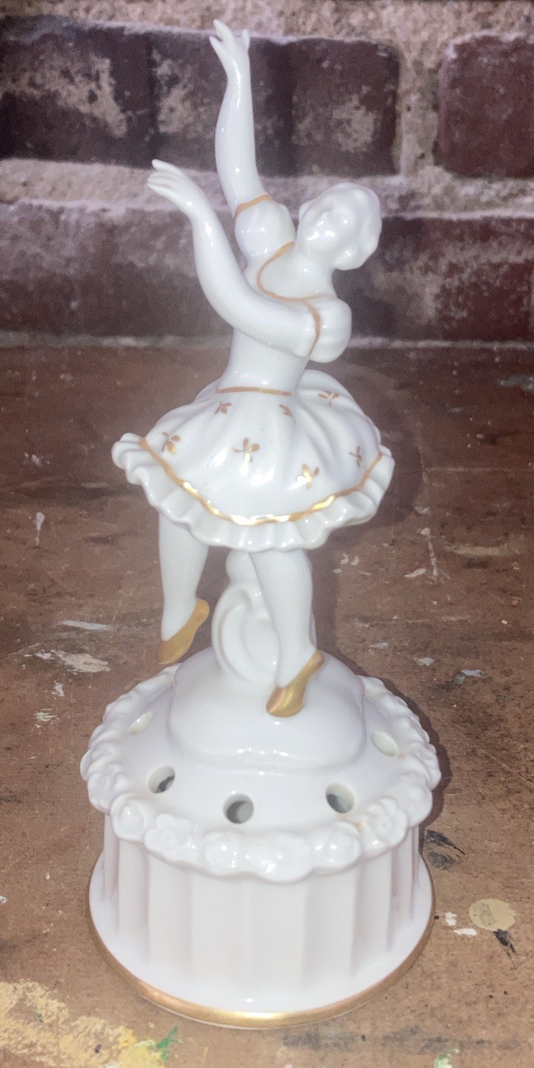 Vintage German Bavarian Gerold And Co Lady Dancer Porcelain Figurine *2F Vintage German Bavarian Gerold And Co Lady Dancer Porcelain Figurine *2F