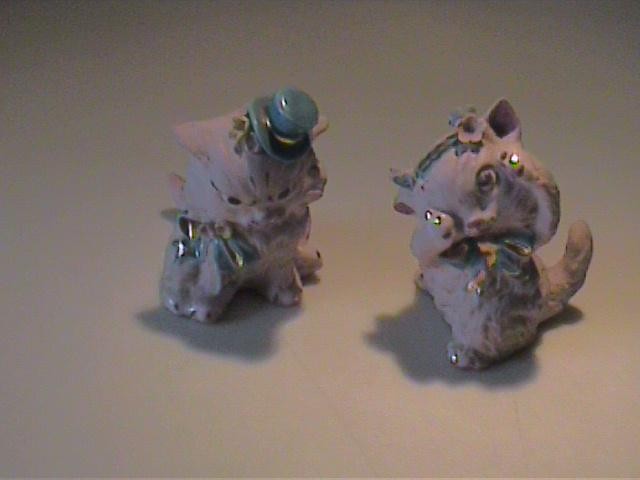 VINTAGE WALKER-RENAKER PINK BISQUE BOY & GIRL CATS WITH FLOWERS & GOLD TRIM VINTAGE WALKER-RENAKER PINK BISQUE BOY & GIRL CATS WITH FLOWERS & GOLD TRIM