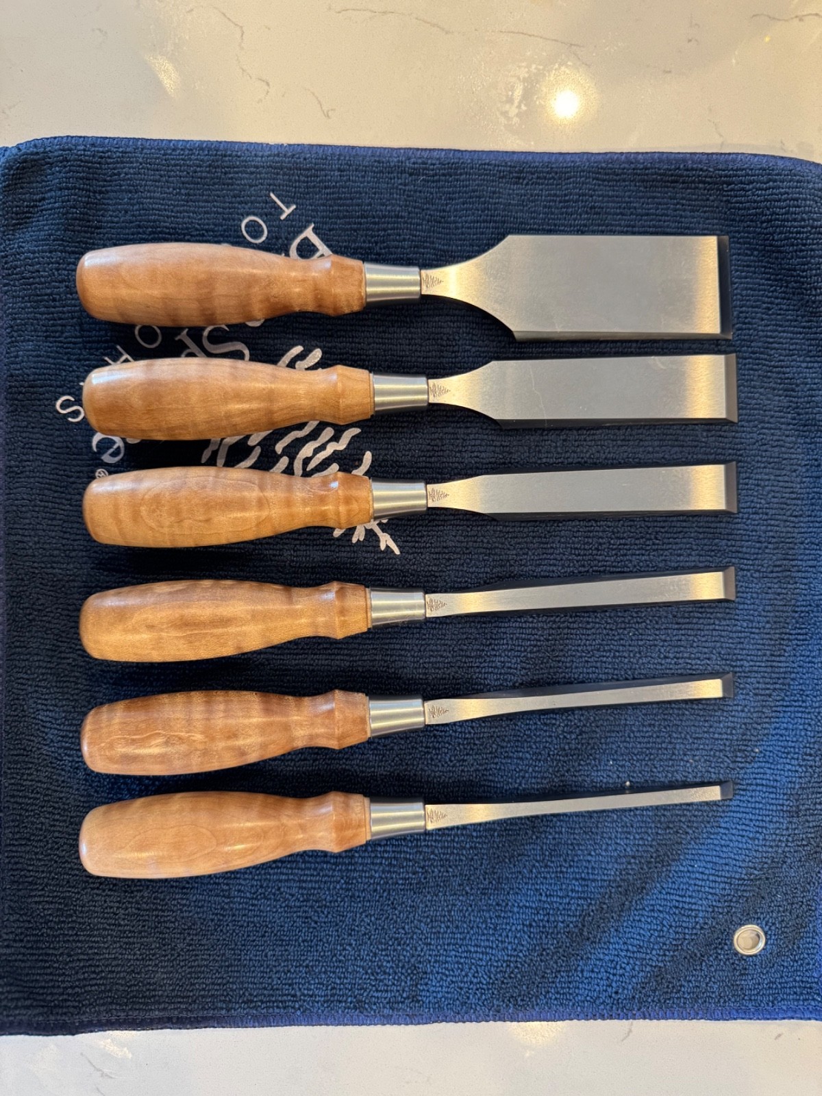 Blue Spruce 6pc Chisel Set w/ Honing Guide, Mallet, Jojoba Oil & Square