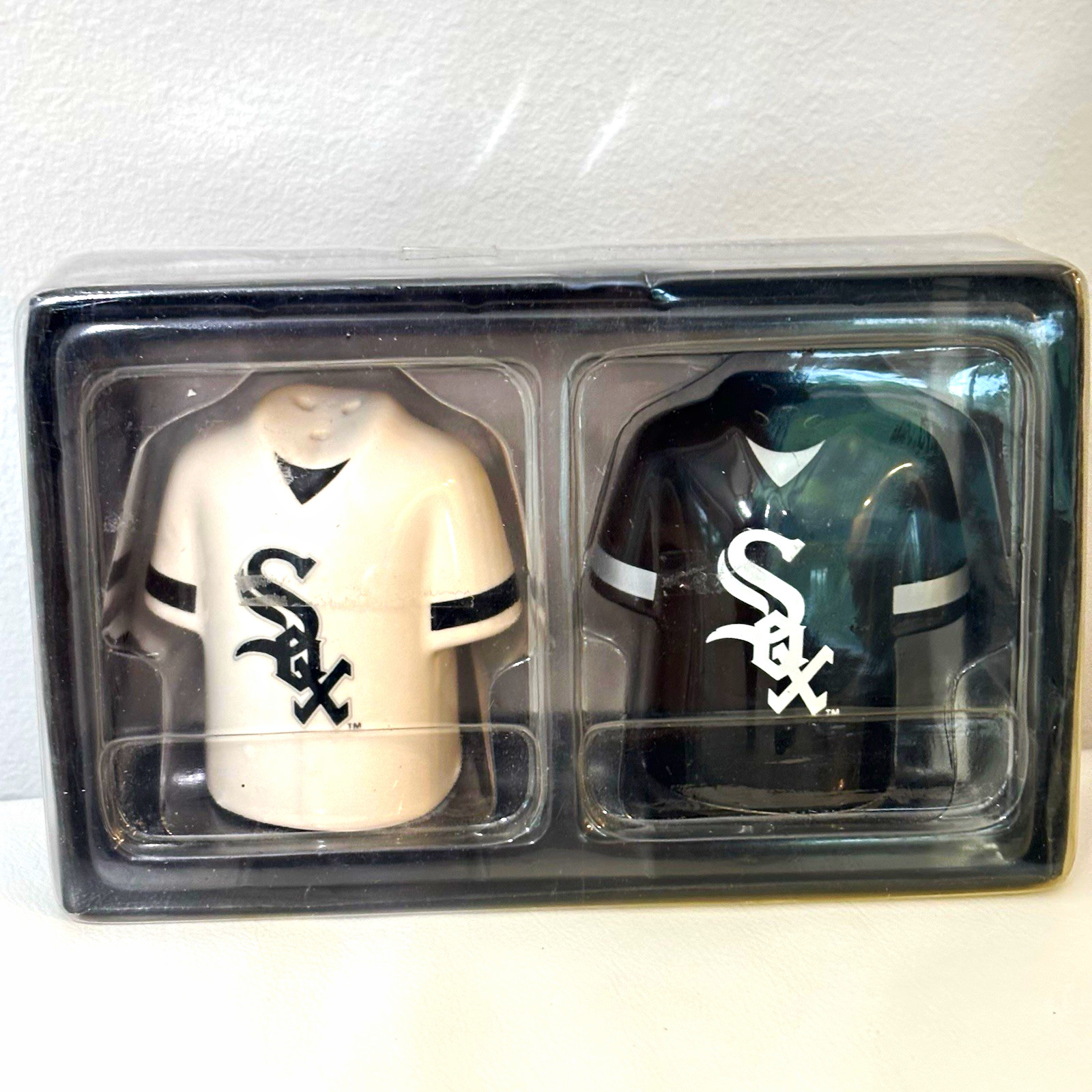 The Memory Company MLB Chicago White Sox Jersey Ceramic Salt & Pepper Shaker Set The Memory Company MLB Chicago White Sox Jersey Ceramic Salt & Pepper Shaker Set