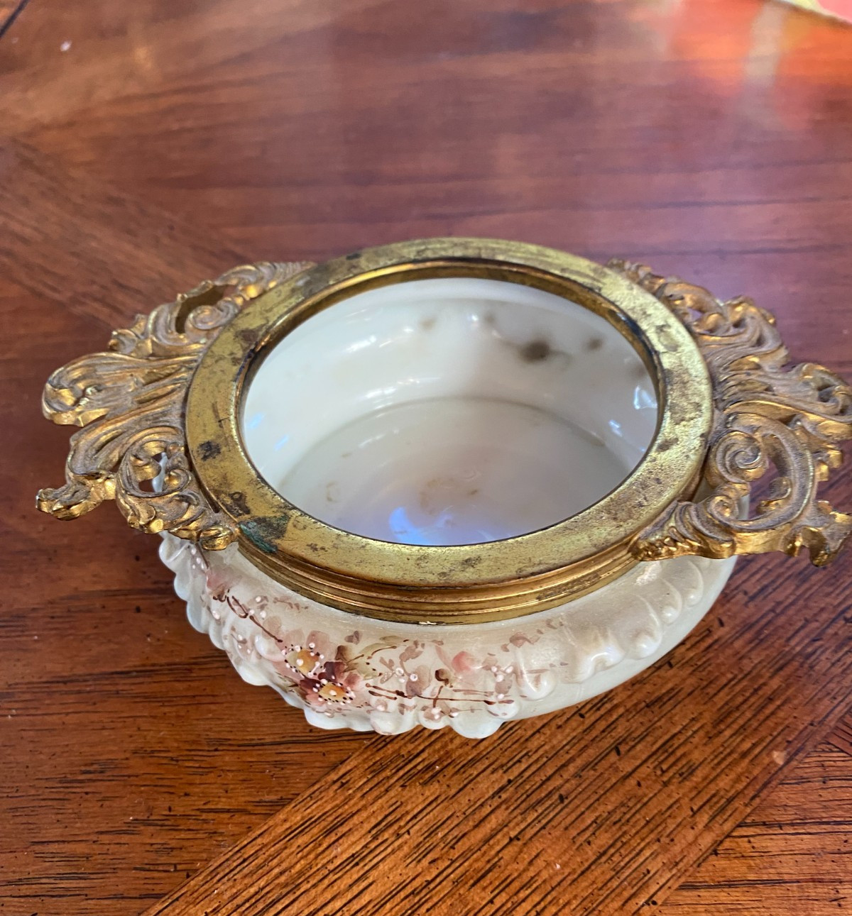 ANTIQUE, VINTAGE, ORNATE, PORCELAIN AND BRASS TRINKET DISH 5 in, CIRCA 1900's ANTIQUE, VINTAGE, ORNATE, PORCELAIN AND BRASS TRINKET DISH 5 in, CIRCA 1900's