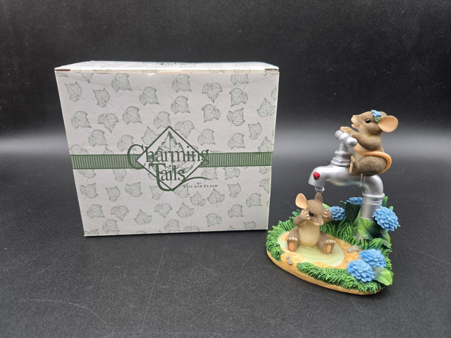 Charming Tails Showered With Friendship Fitz & Floyd Figurine Resin 98/205