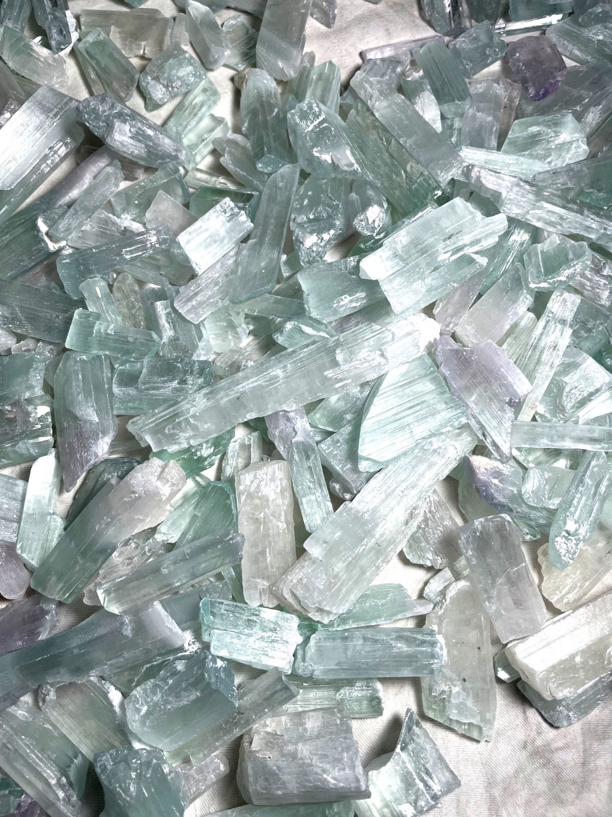 1kg Natural Kunzite rough crystal lot from Afghanistan